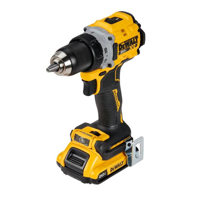 Juego de taladro inalámbrico DEWALT 20V MAX de iones de litio sin escobillas 1/2 pulg. con (2) baterías de 2.0 Ah, cargador y bolso - DCD800D2