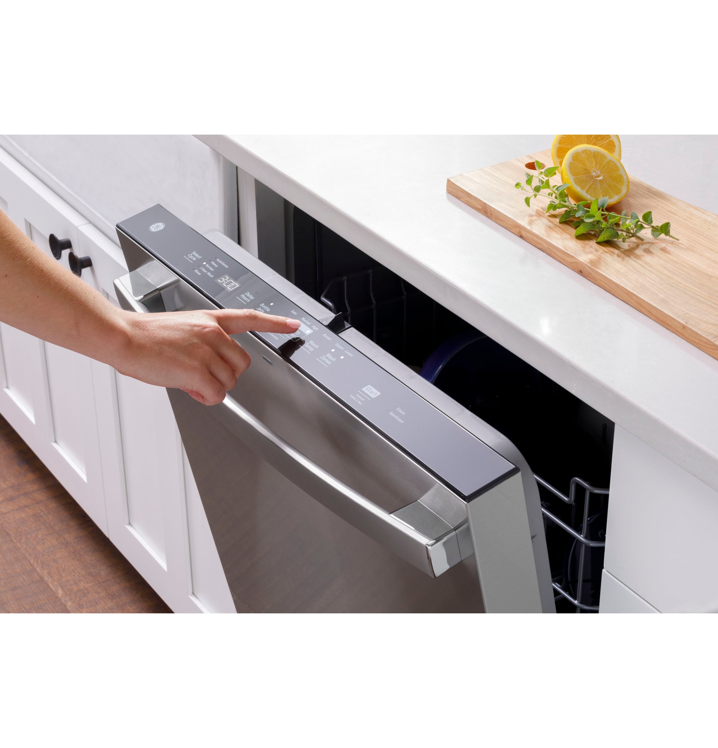 Lavavajillas Empotrado con Tercer Rack GE Dry Boost de 24 pulgadas con Control Superior (Acero Inoxidable) ENERGY STAR, Nivel de Sonido Muy Silencioso de 50 Decibeles GDT630PYRFS