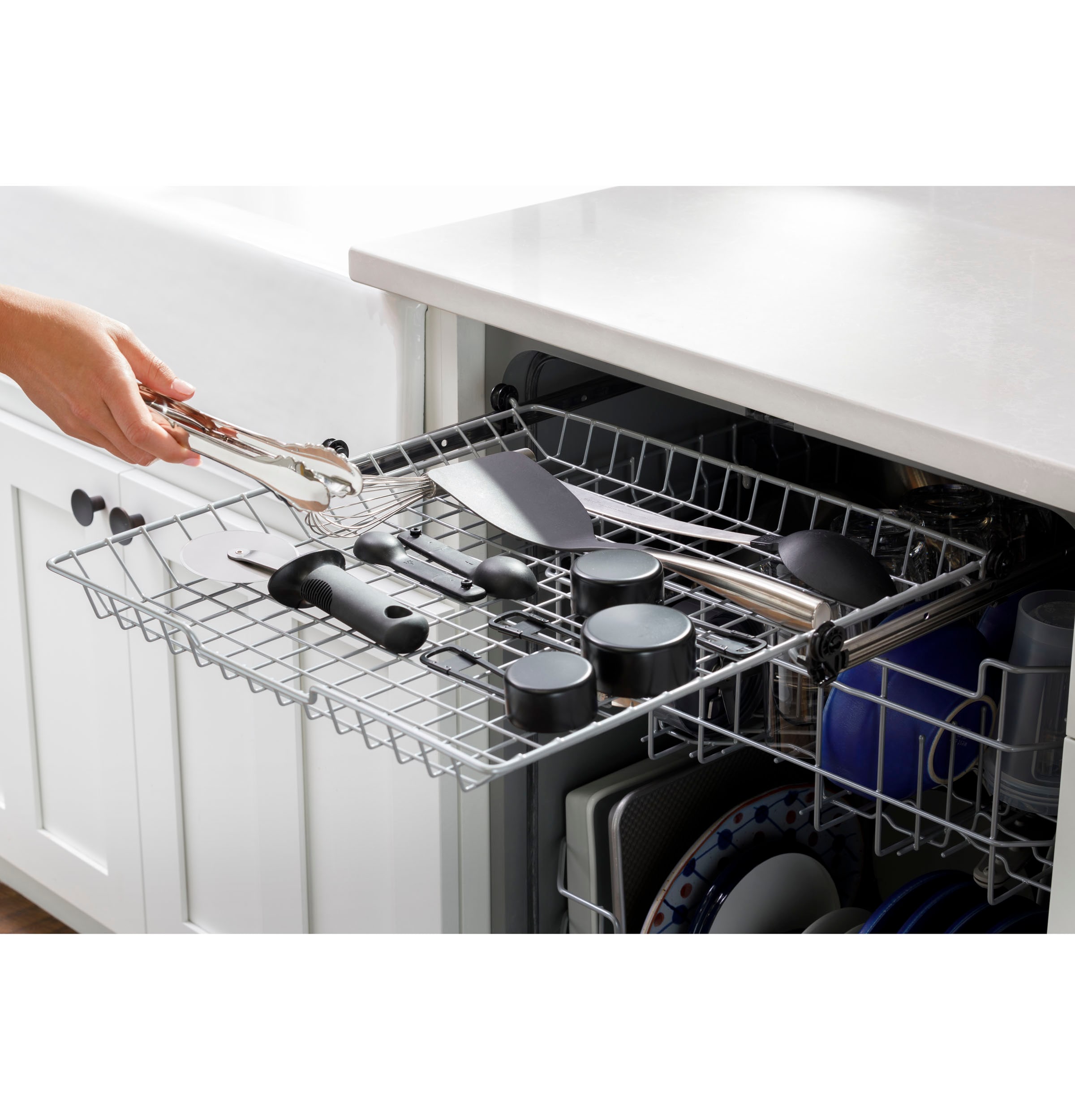 Lavavajillas empotrable de control superior de 24 pulgadas con Dry Boost y tercera bandeja (color pizarra) certificado ENERGY STAR, nivel de sonido muy silencioso de 50 decibeles GDT630PMRES