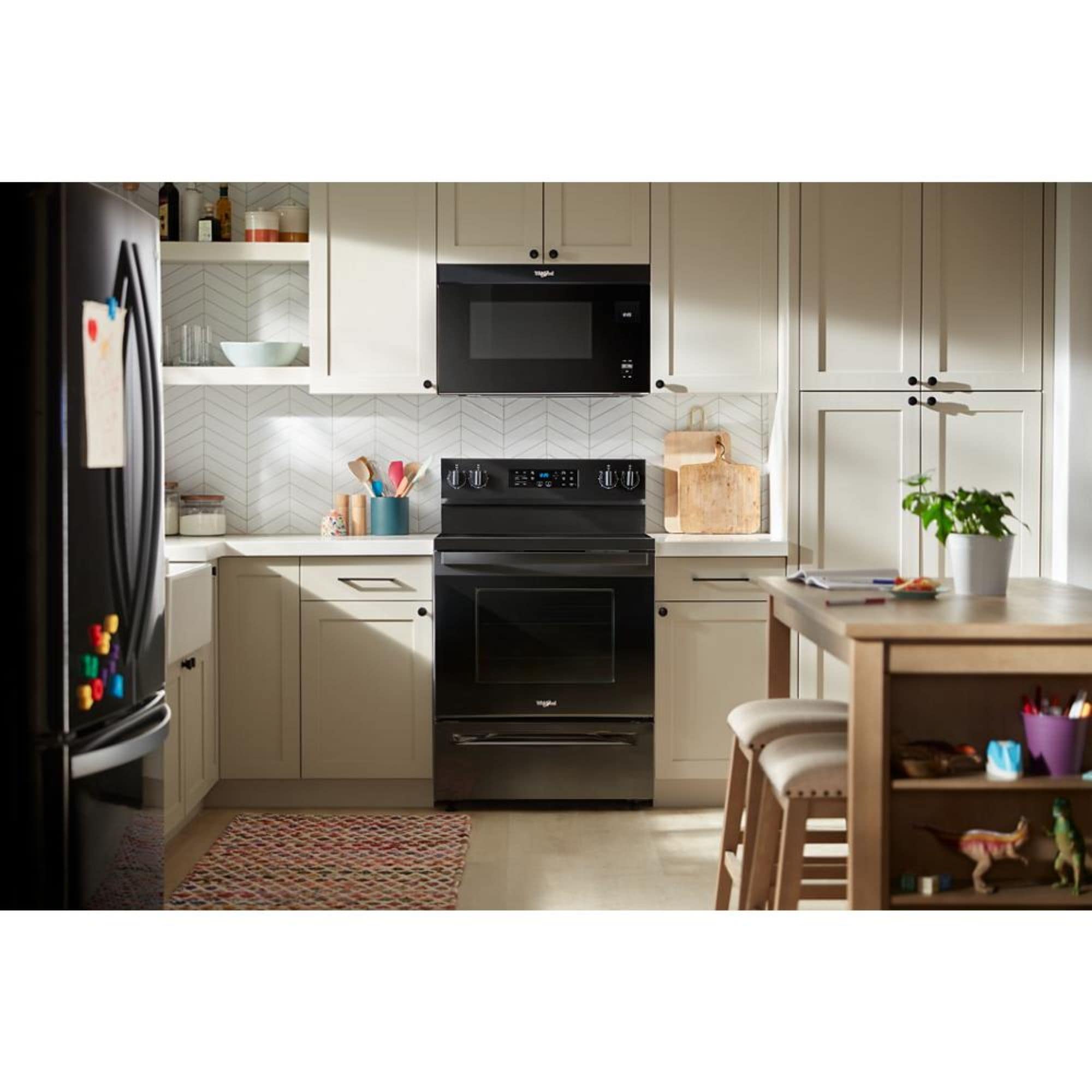 Tecnología de cocción al aire de Whirlpool, Estufa eléctrica independiente de 30 pulgadas con cubierta de vidrio, 5 quemadores, horno de convección de aire caliente de 5.3 pies cúbicos y freidora de aire (Negra) WFES5030RB