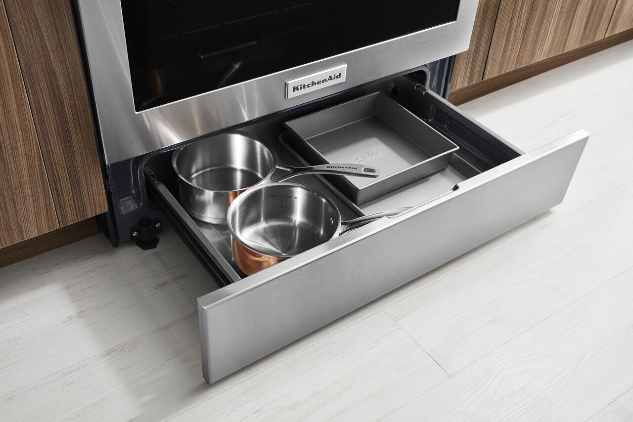 Estufa eléctrica independiente con horno de convección de 6.4 pies cúbicos, 5 quemadores y cubierta de vidrio de 30 pulgadas en acero inoxidable negro con acabado PRINTSHIELD de KitchenAid