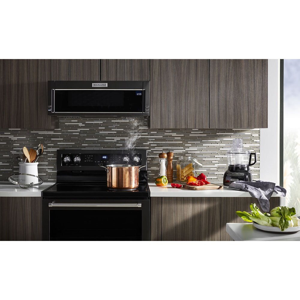 Estufa eléctrica independiente con horno de convección de 6.4 pies cúbicos, 5 quemadores y cubierta de vidrio de 30 pulgadas en acero inoxidable negro con acabado PRINTSHIELD de KitchenAid