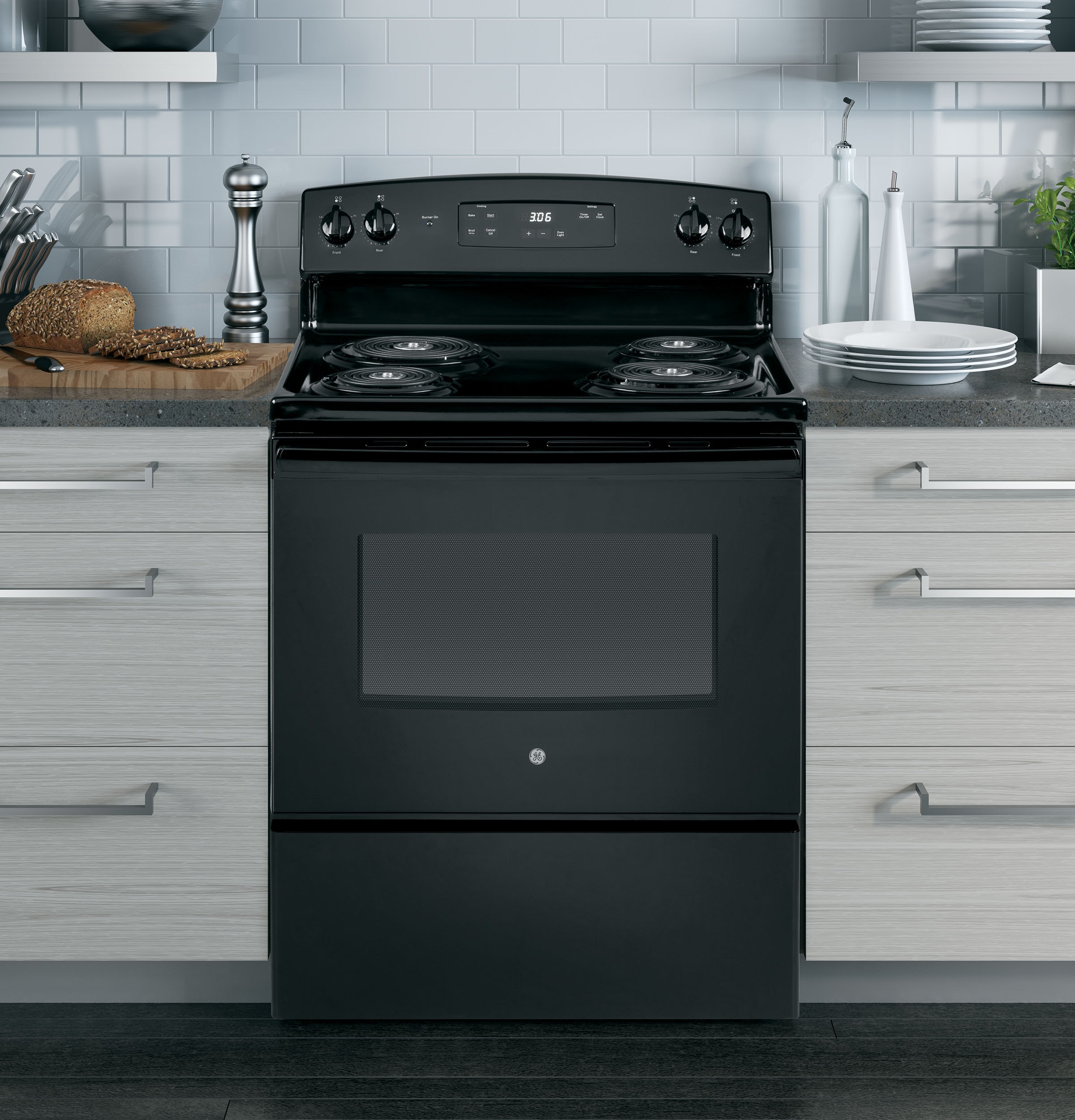 Estufa eléctrica independiente de 30 pulgadas con 4 quemadores y 5.0 pies cúbicos (Negra) JBS360DMBB
