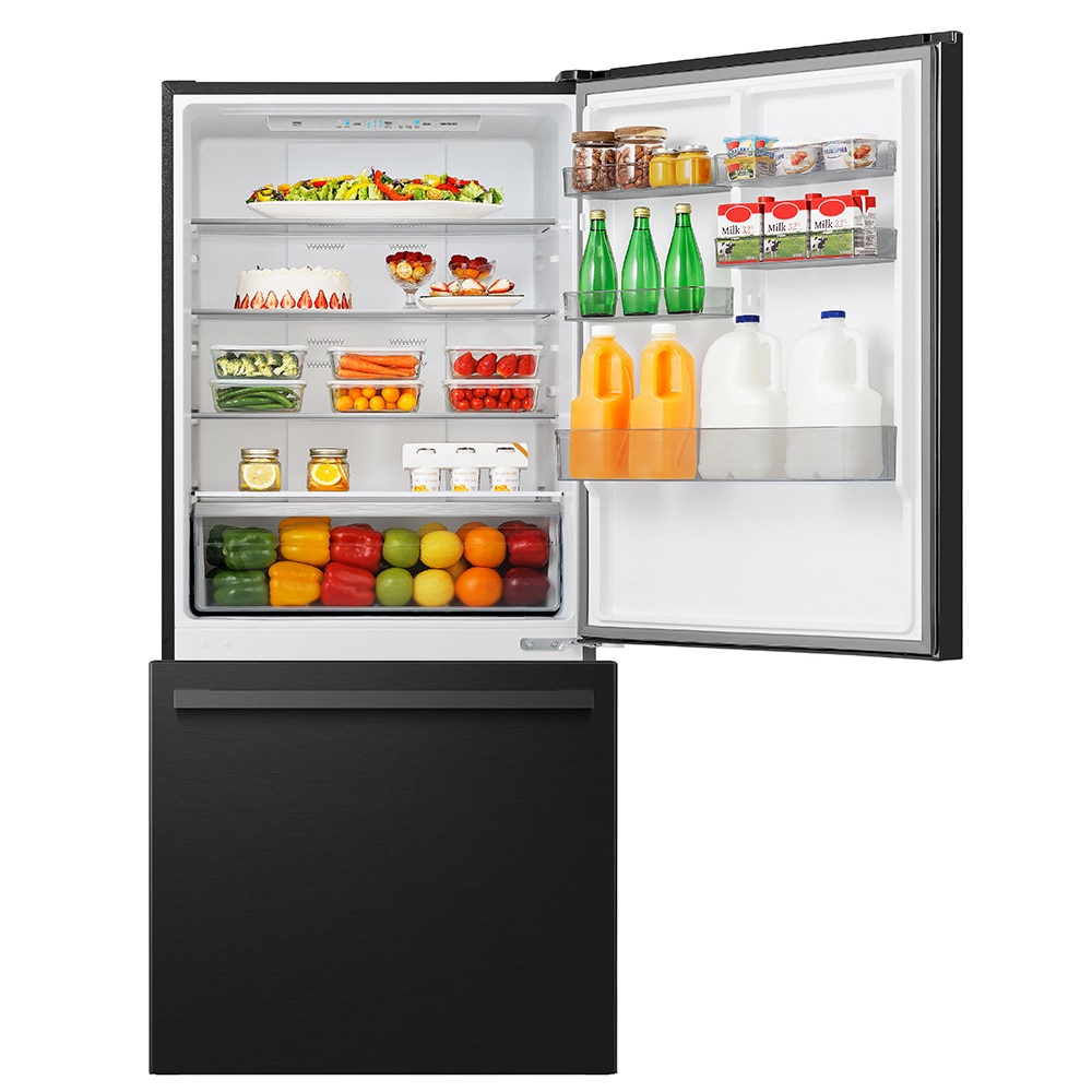 Refrigerador de Profundidad de Mostrador Hisense de 17.2 pies cúbicos con congelador inferior en acero negro metálico - Certificado ENERGY STAR HRB171N6ABE