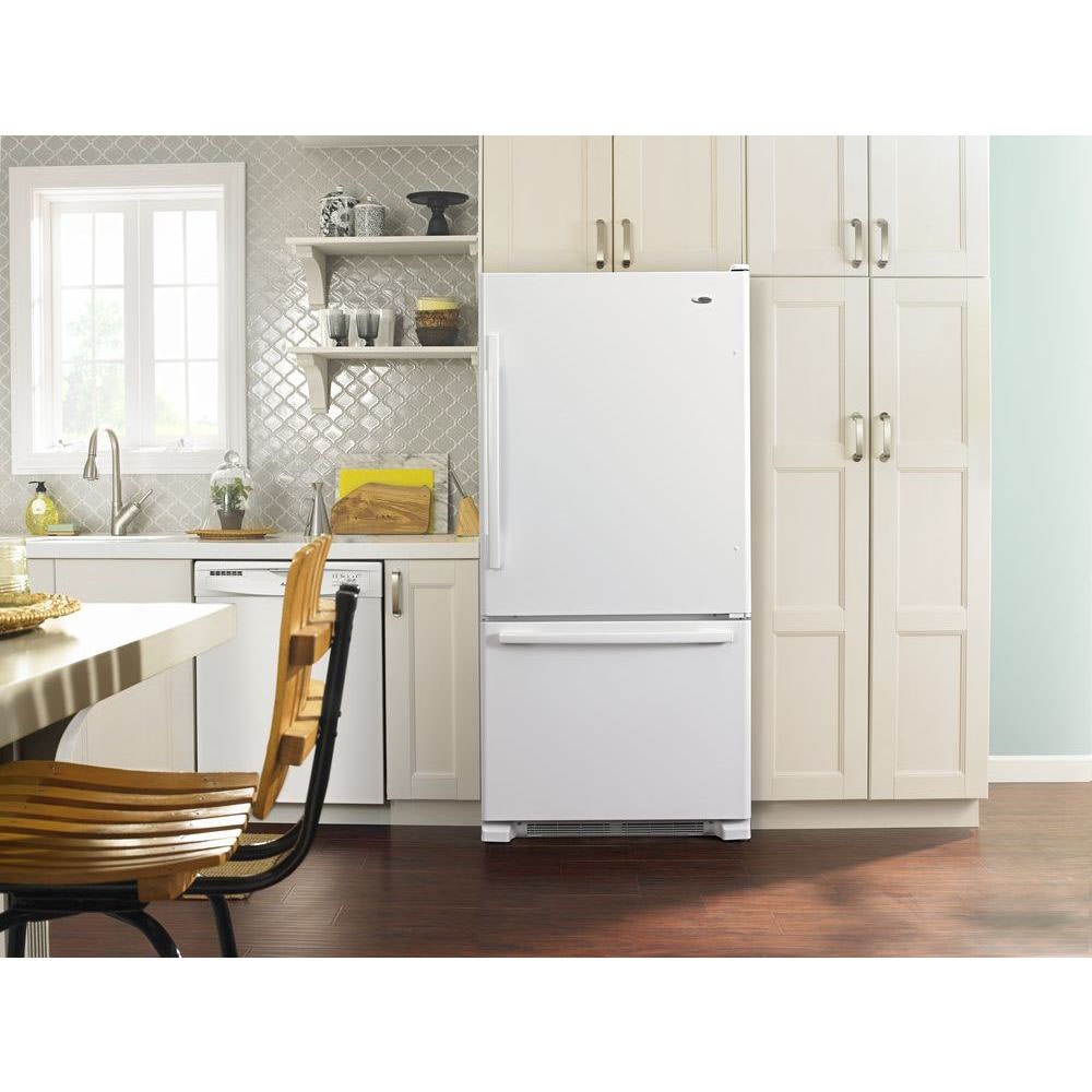Refrigerador con congelador en la parte inferior de 22.1 pies cúbicos de profundidad estándar con opción para máquina de hielo (se vende por separado) (Blanco)