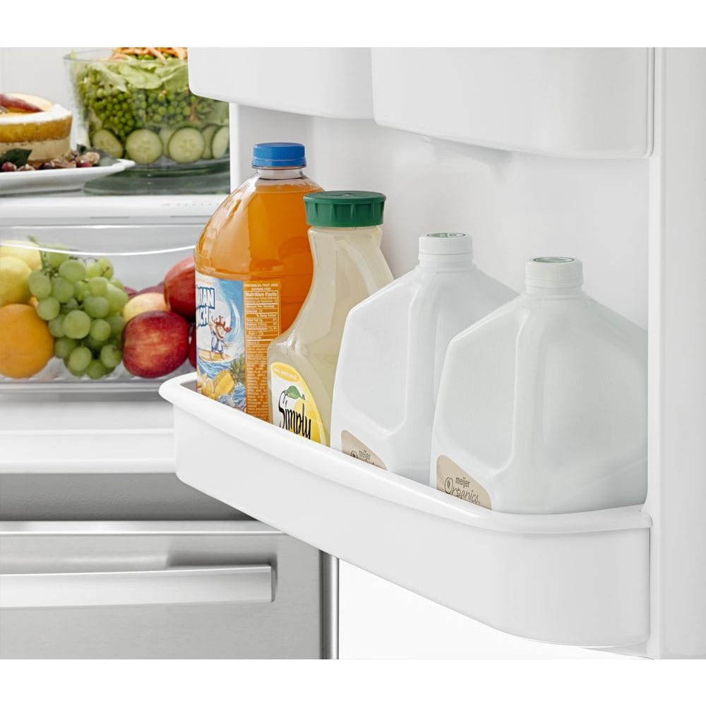 Refrigerador con congelador inferior de profundidad estándar de 22.1 pies cúbicos Amana con opción de fabricador de hielo (se vende por separado) (Negro) ABB2224BRB