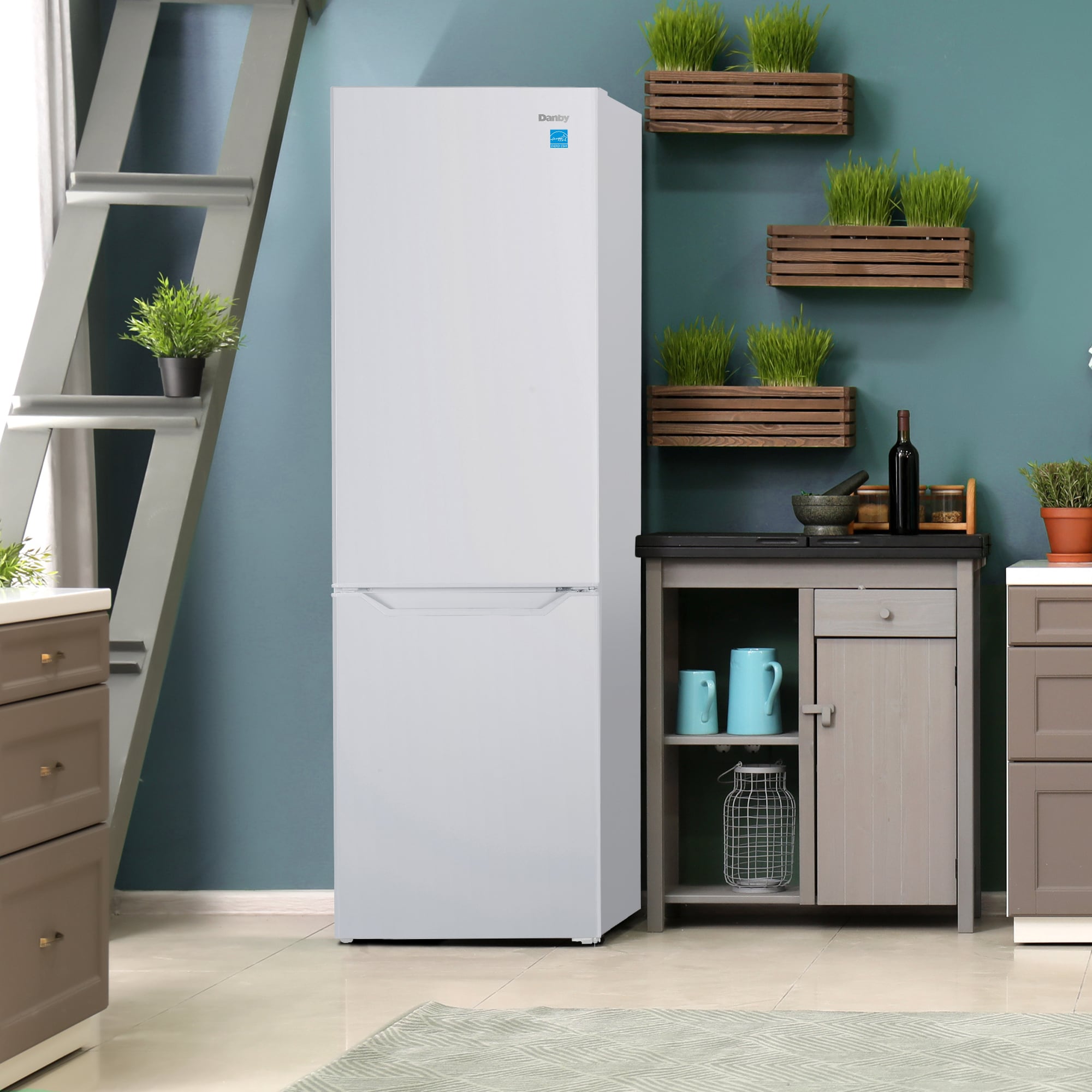 Congelador de fondo congelador Danby de 10.3 pies cúbicos en color blanco con certificación ENERGY STAR