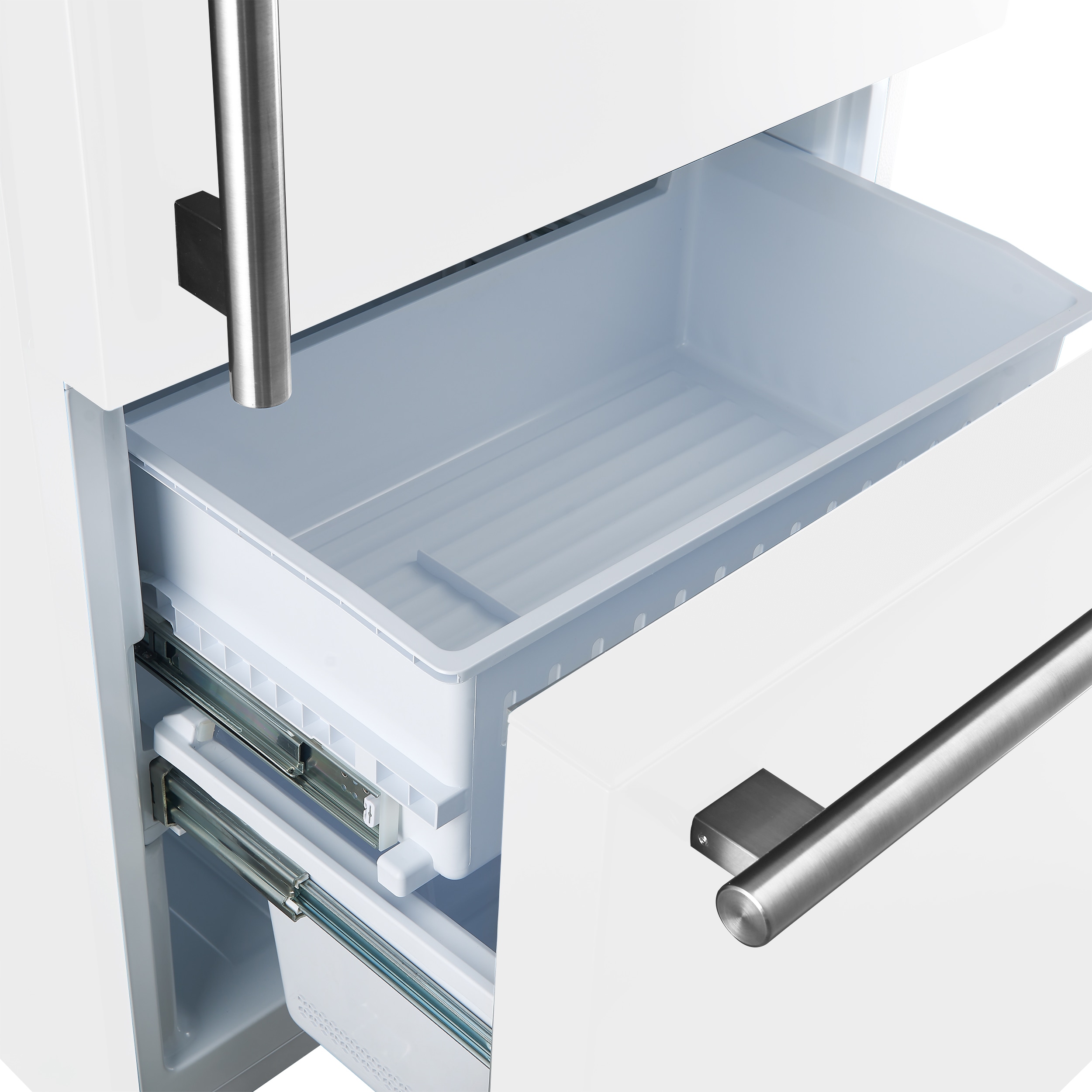 Refrigerador con congelador inferior de profundidad de mostrador de 17.2 pies cúbicos en color blanco, certificado ENERGY STAR