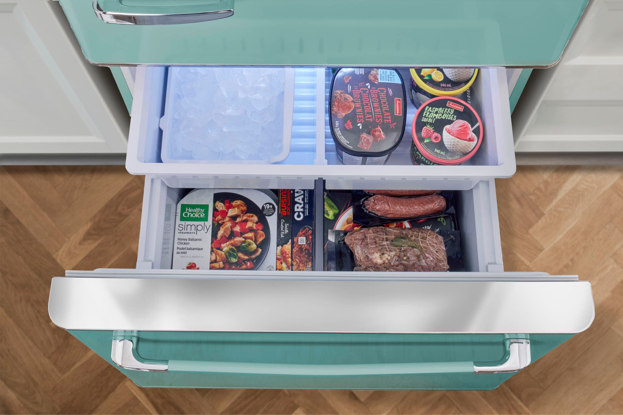 Refrigerador Retro Clásico ÚNICO de 17.7 pies cúbicos de Profundidad de Mostrador con Congelador Inferior y Fabricador de Hielo (Turquesa Bruma Oceánica) Certificado ENERGY STAR UGP-510L T AC