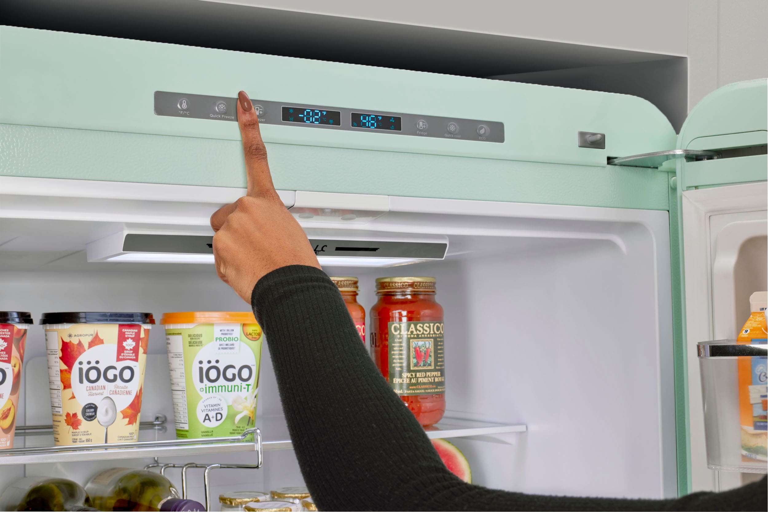 Refrigerador ÚNICO clásico retro de 17.7 pies cúbicos con congelador inferior de profundidad de mostrador y fabricador de hielo (Verde Menta Verano) Certificado ENERGY STAR UGP-510L LG AC