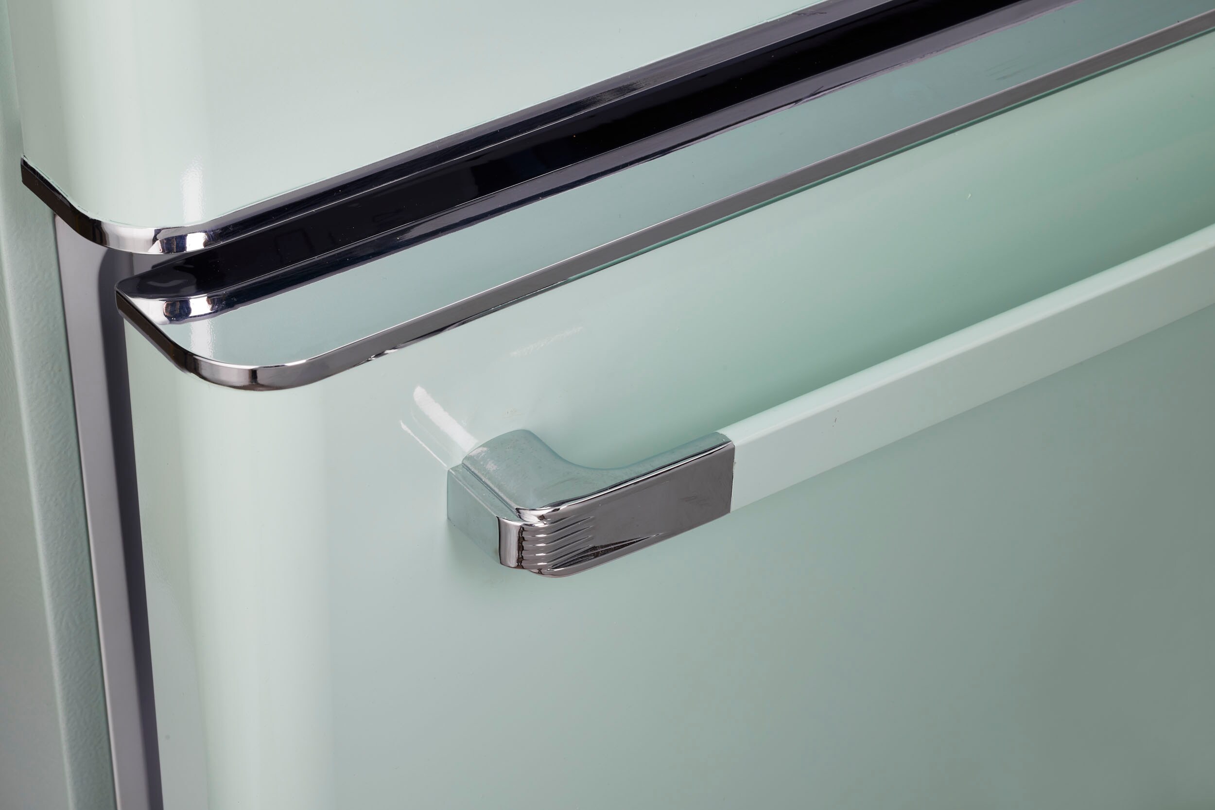 Refrigerador ÚNICO clásico retro de 17.7 pies cúbicos con congelador inferior de profundidad de mostrador y fabricador de hielo (Verde Menta Verano) Certificado ENERGY STAR UGP-510L LG AC