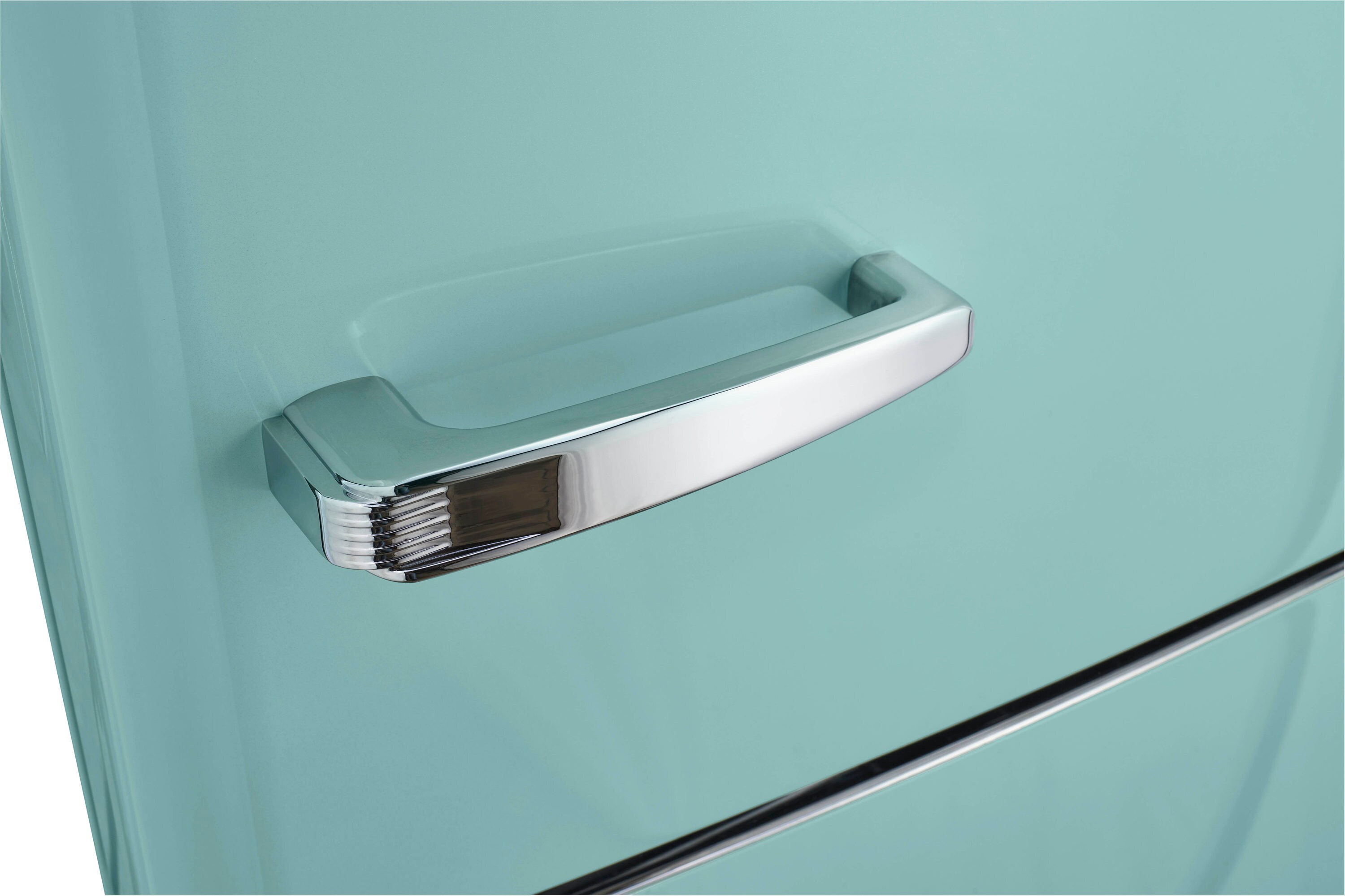 Refrigerador único de estilo clásico retro con congelador inferior de 11.7 pies cúbicos de profundidad de mostrador en color Ocean Mist Turquesa, certificado ENERGY STAR UGP-330L T AC.