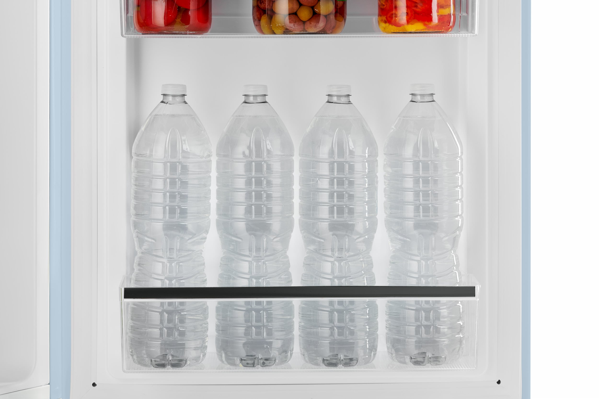 Refrigerador Retro FF1 de 7 pies cúbicos con congelador inferior de profundidad estándar en color azul claro con certificación ENERGY STAR
