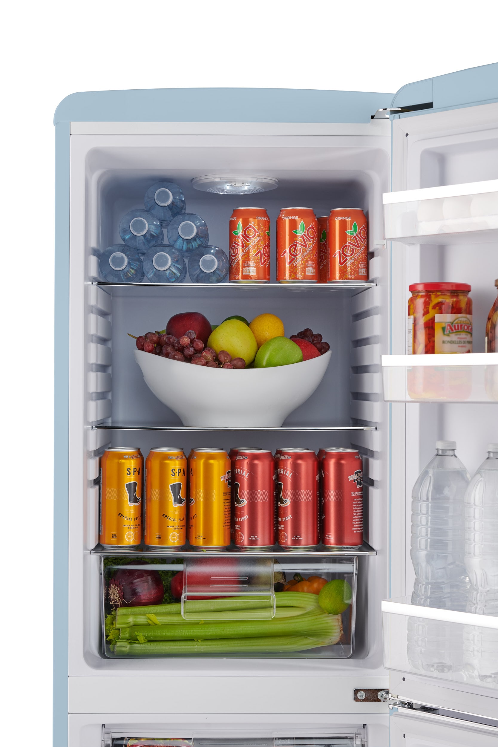Refrigerador Retro FF1 de 7 pies cúbicos con congelador inferior de profundidad estándar en color azul claro con certificación ENERGY STAR