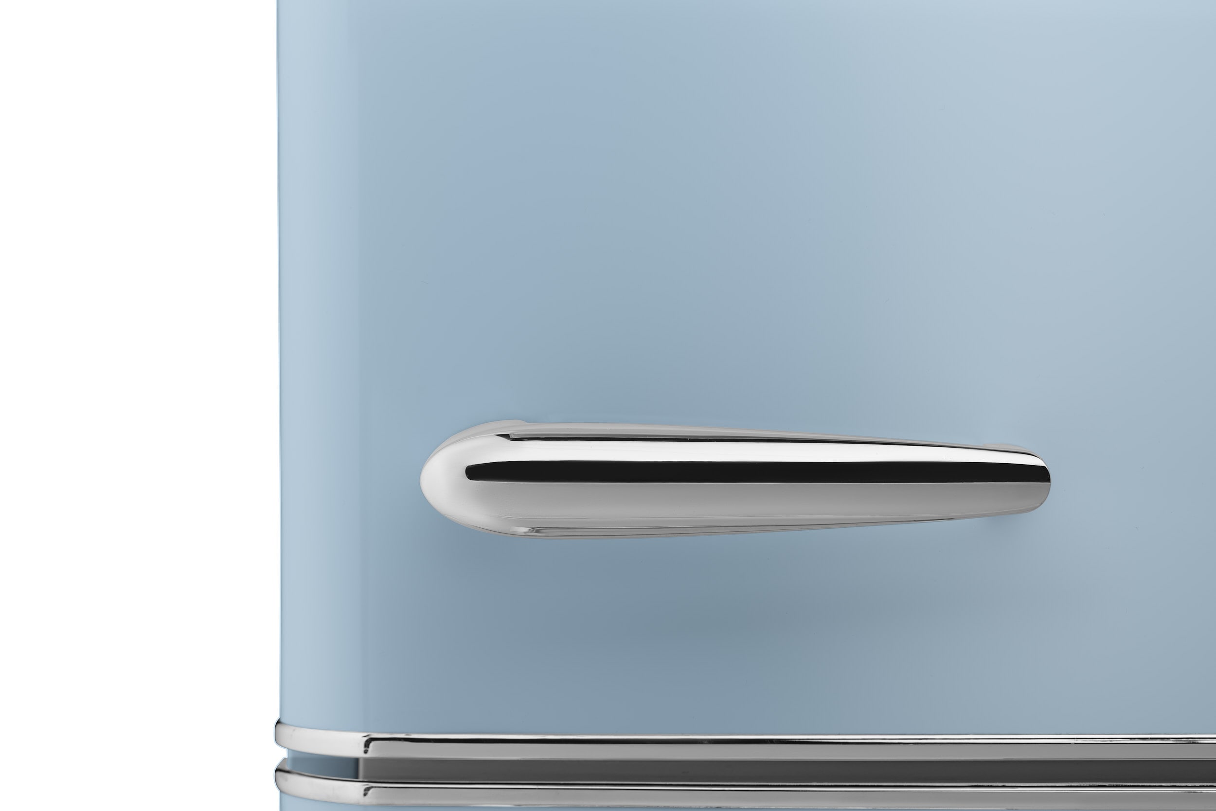 Refrigerador Retro FF1 de 7 pies cúbicos con congelador inferior de profundidad estándar en color azul claro con certificación ENERGY STAR