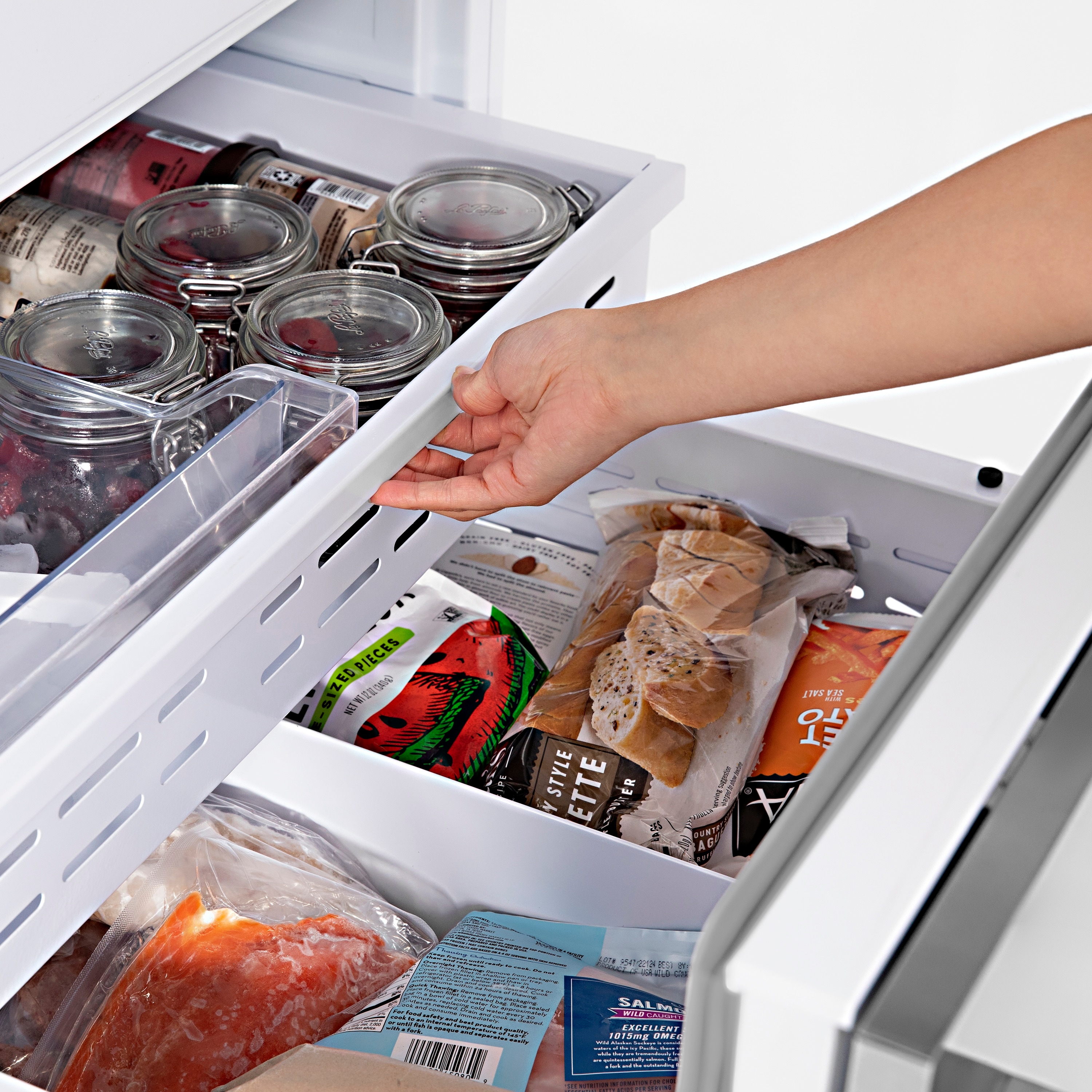 Refrigerador empotrado de fondo congelador y fábrica de hielo, de 16.1 pies cúbicos de ZLINE KITCHEN & BATH, certificado ENERGY STAR (Panel listo) RBIVZ-30-CB