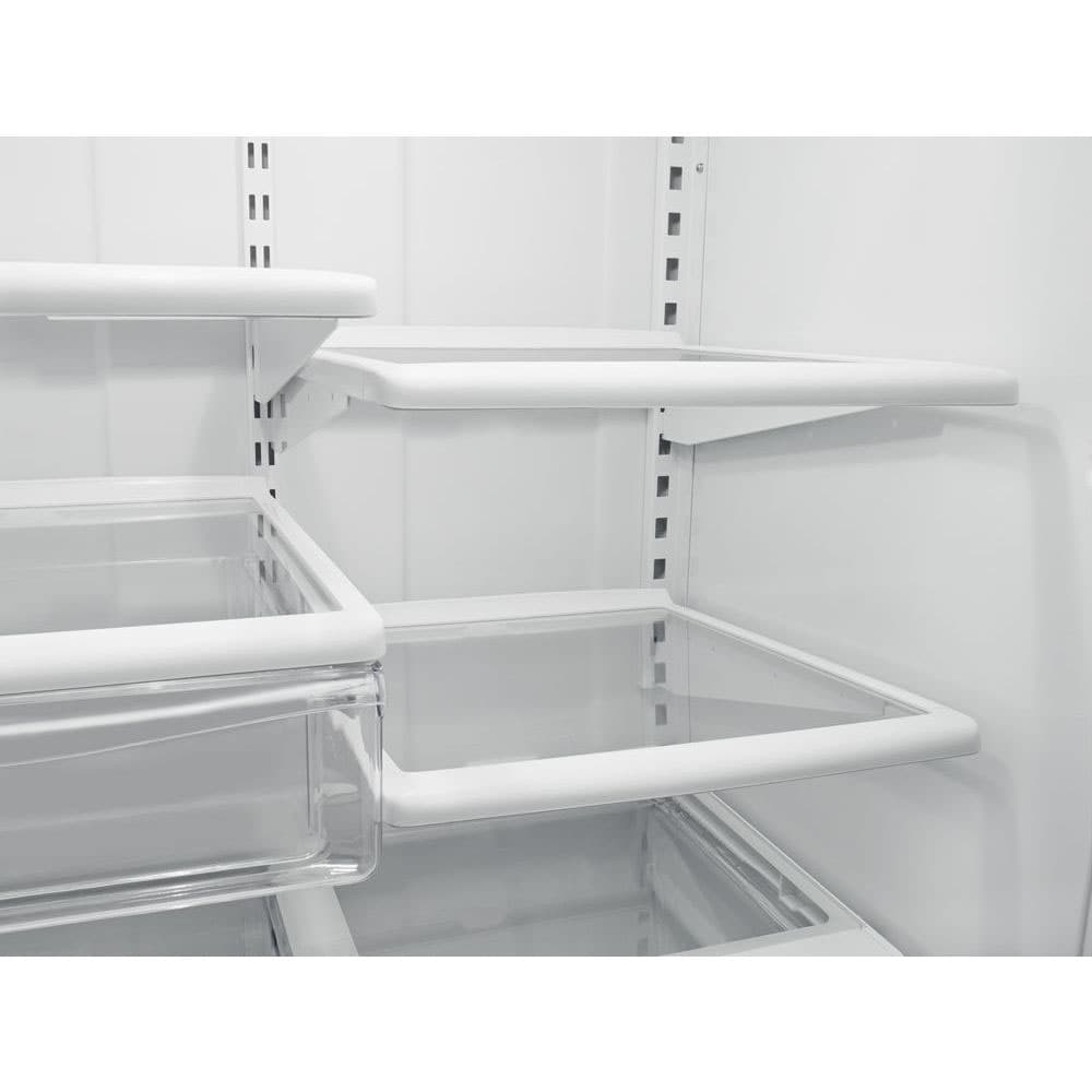 Refrigerador con congelador en la parte inferior y fabricador de hielo de 22.07 pies cúbicos de profundidad estándar en color negro con certificación ENERGY STAR.