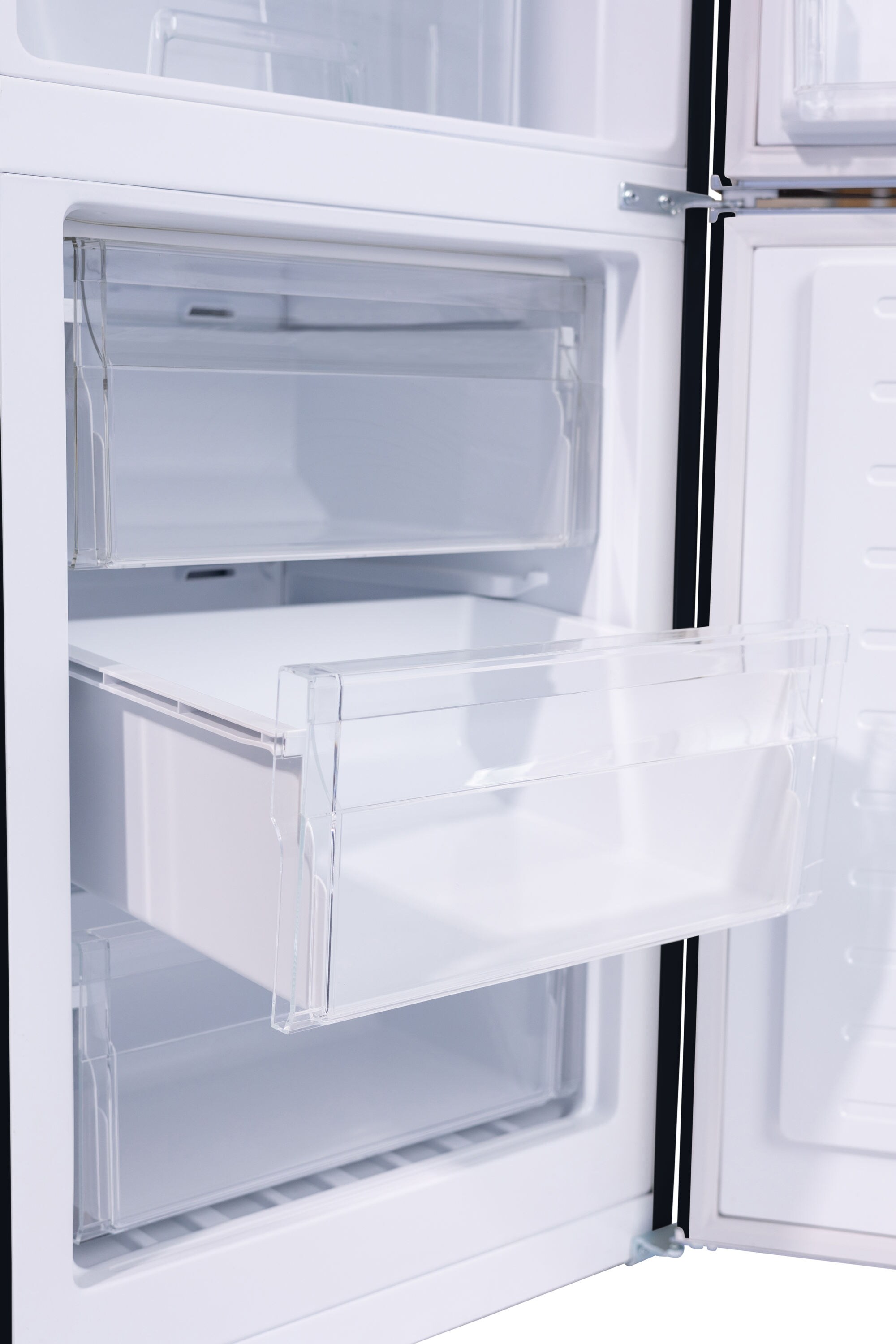 Refrigerador con Congelador Abajo de 10.7 Pies Cúbicos en Negro
