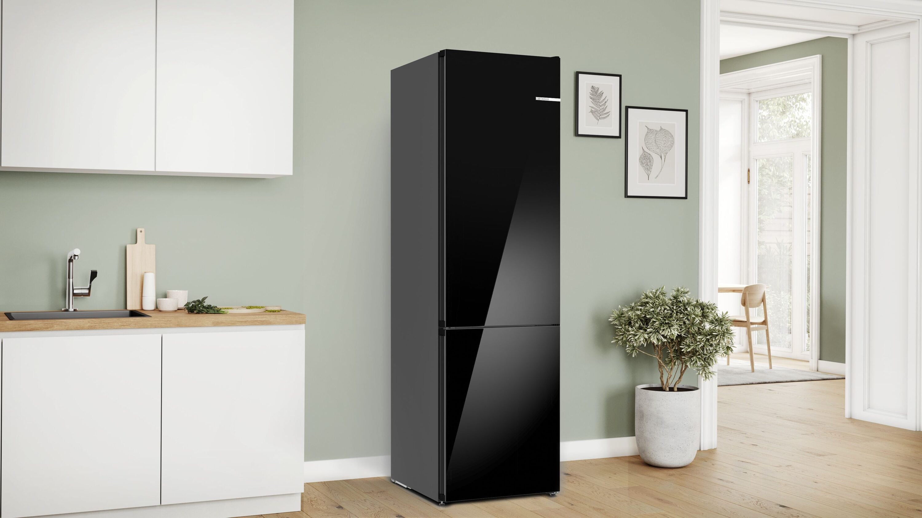 Refrigerador empotrable Bosch Serie 800 de 13 pies cúbicos con congelador inferior y fabricador de hielo (negro) certificado ENERGY STAR