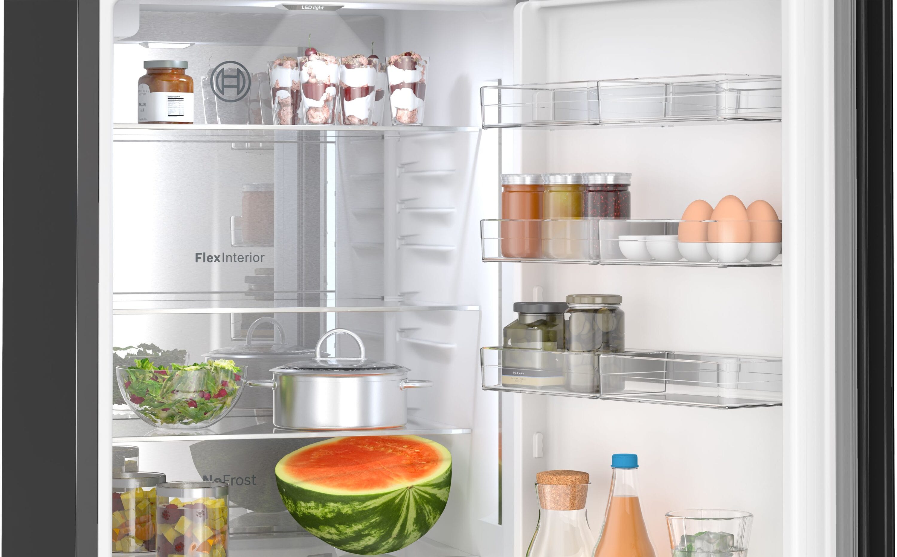 Refrigerador empotrable Bosch Serie 800 de 13 pies cúbicos con congelador inferior y fabricador de hielo (negro) certificado ENERGY STAR