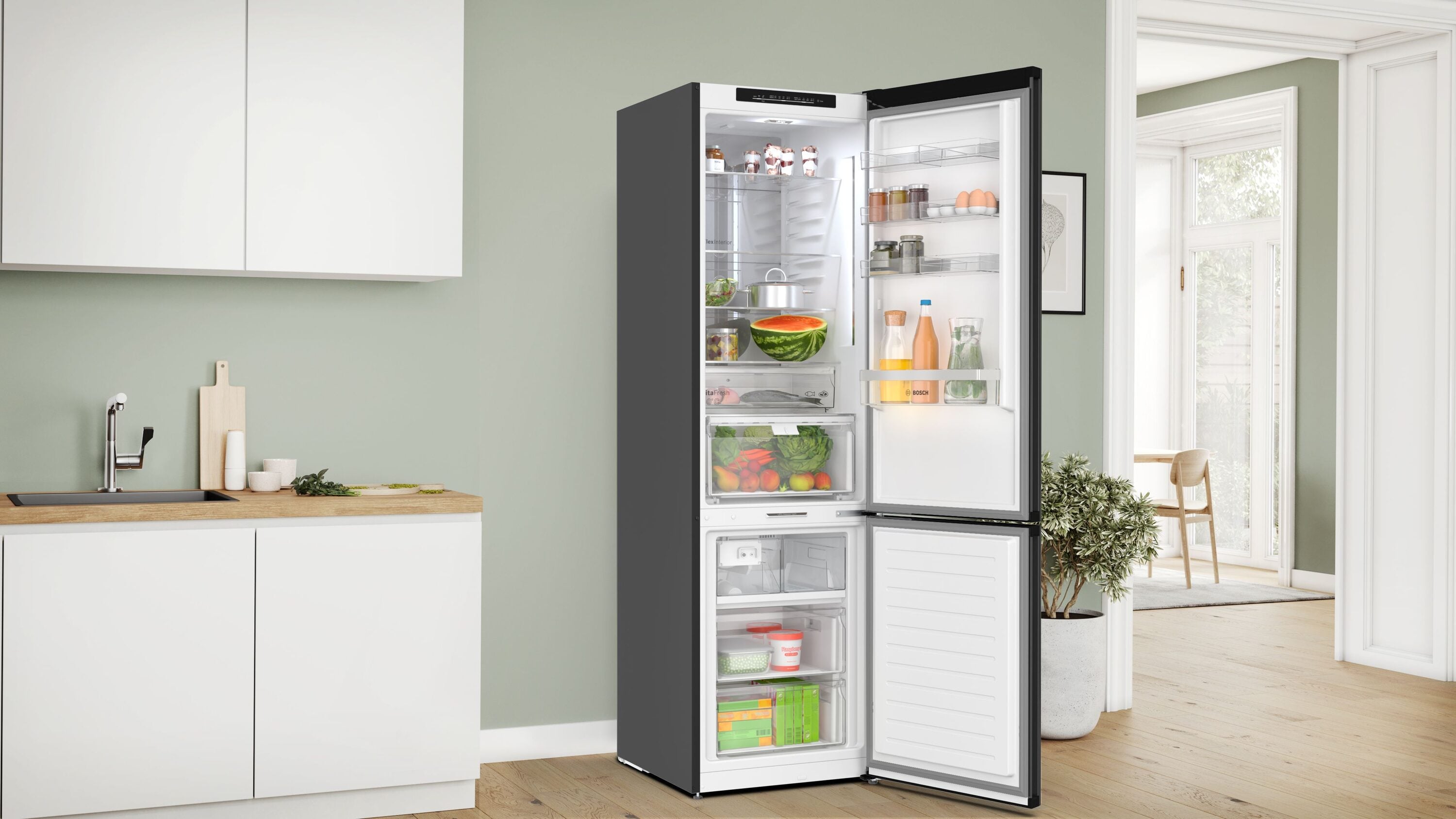 Refrigerador empotrable Bosch Serie 800 de 13 pies cúbicos con congelador inferior y fabricador de hielo (negro) certificado ENERGY STAR