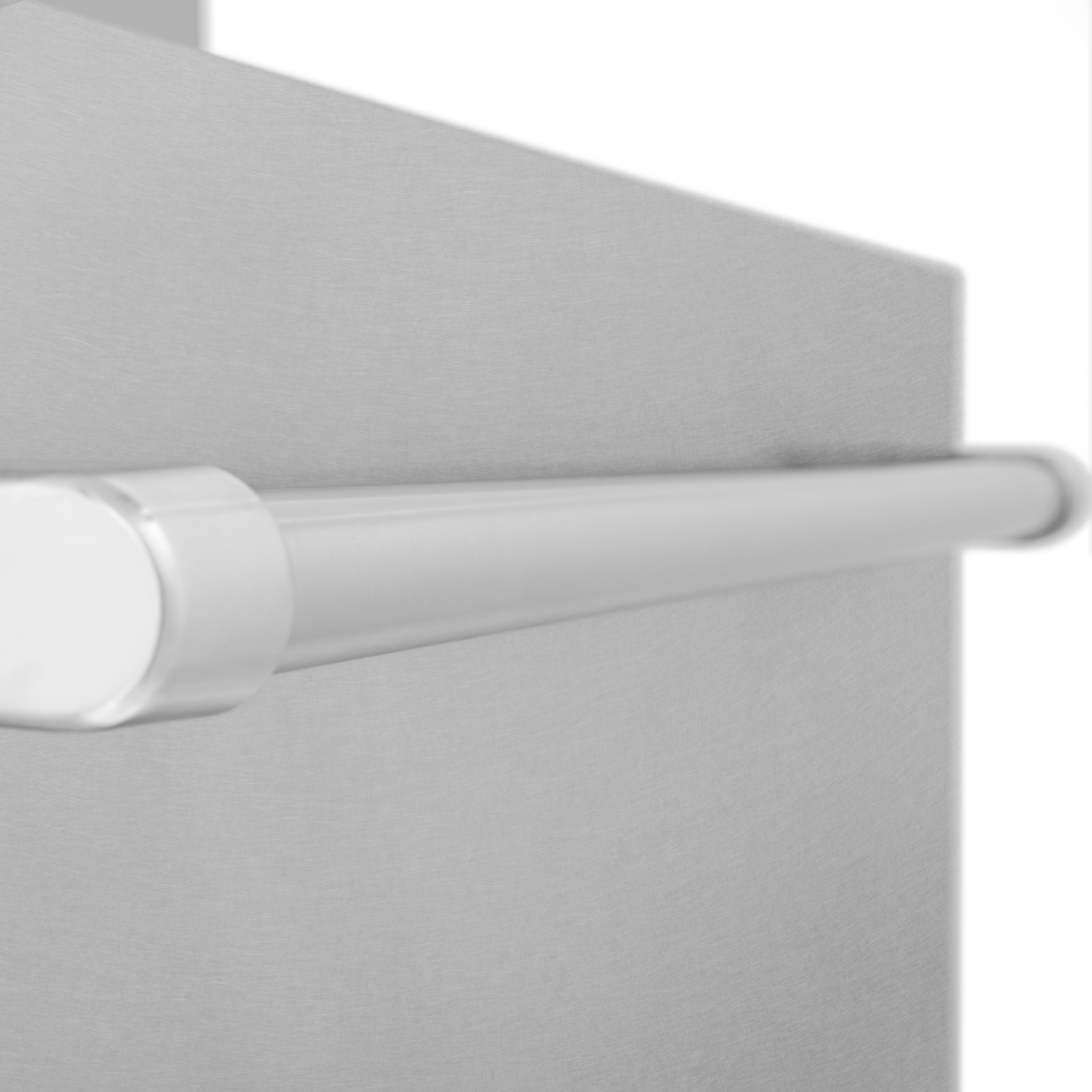 Refrigerador empotrado de fondo congelador y máquina de hielo de 16.1 pies cúbicos de acero inoxidable DuraSnow#174 certificado por ENERGY STAR de ZLINE KITCHEN & BATH (RBIV-SN-30)