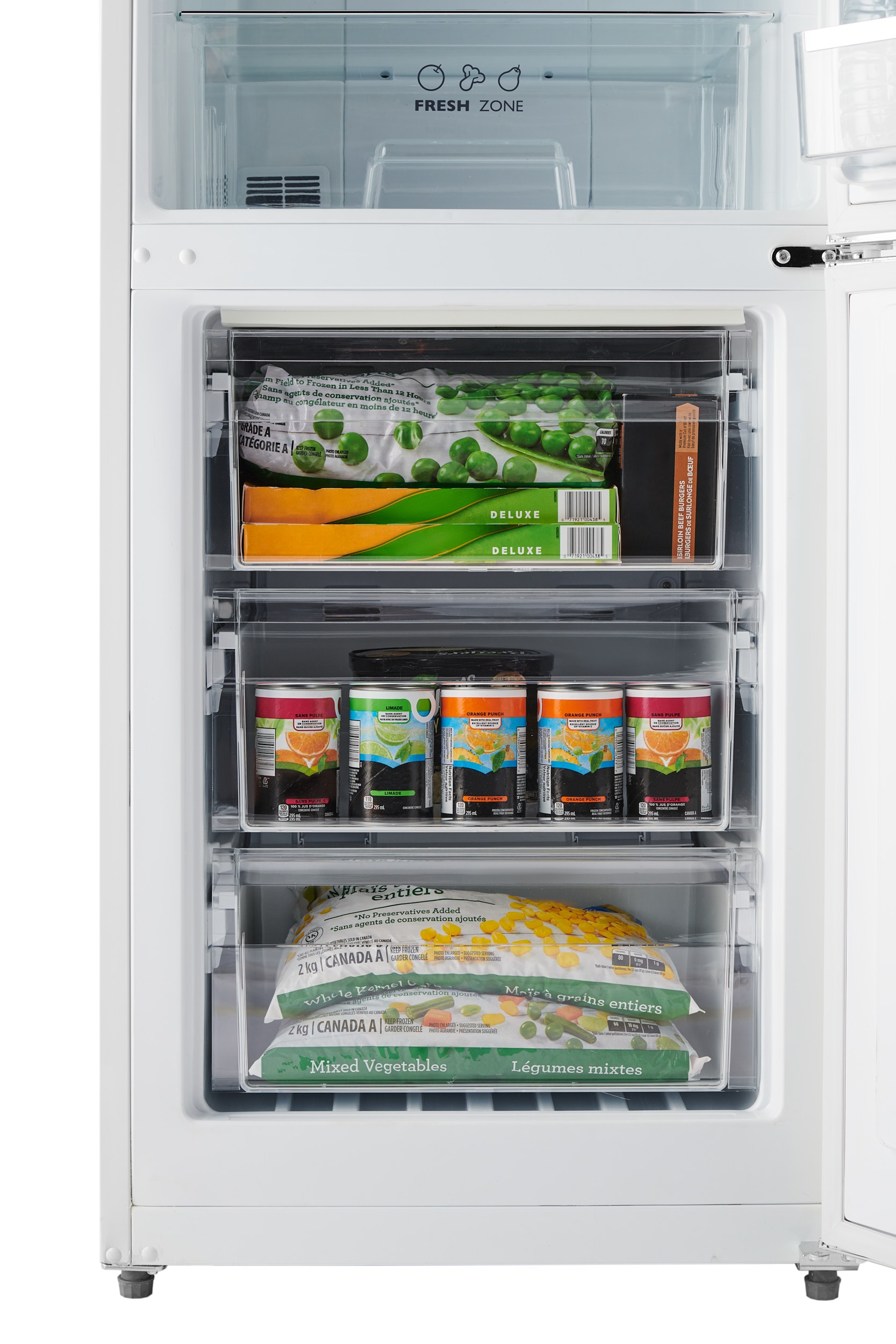 Refrigerador con congelador inferior de profundidad estándar de 11 pies cúbicos en blanco con estilo retro-moderno.