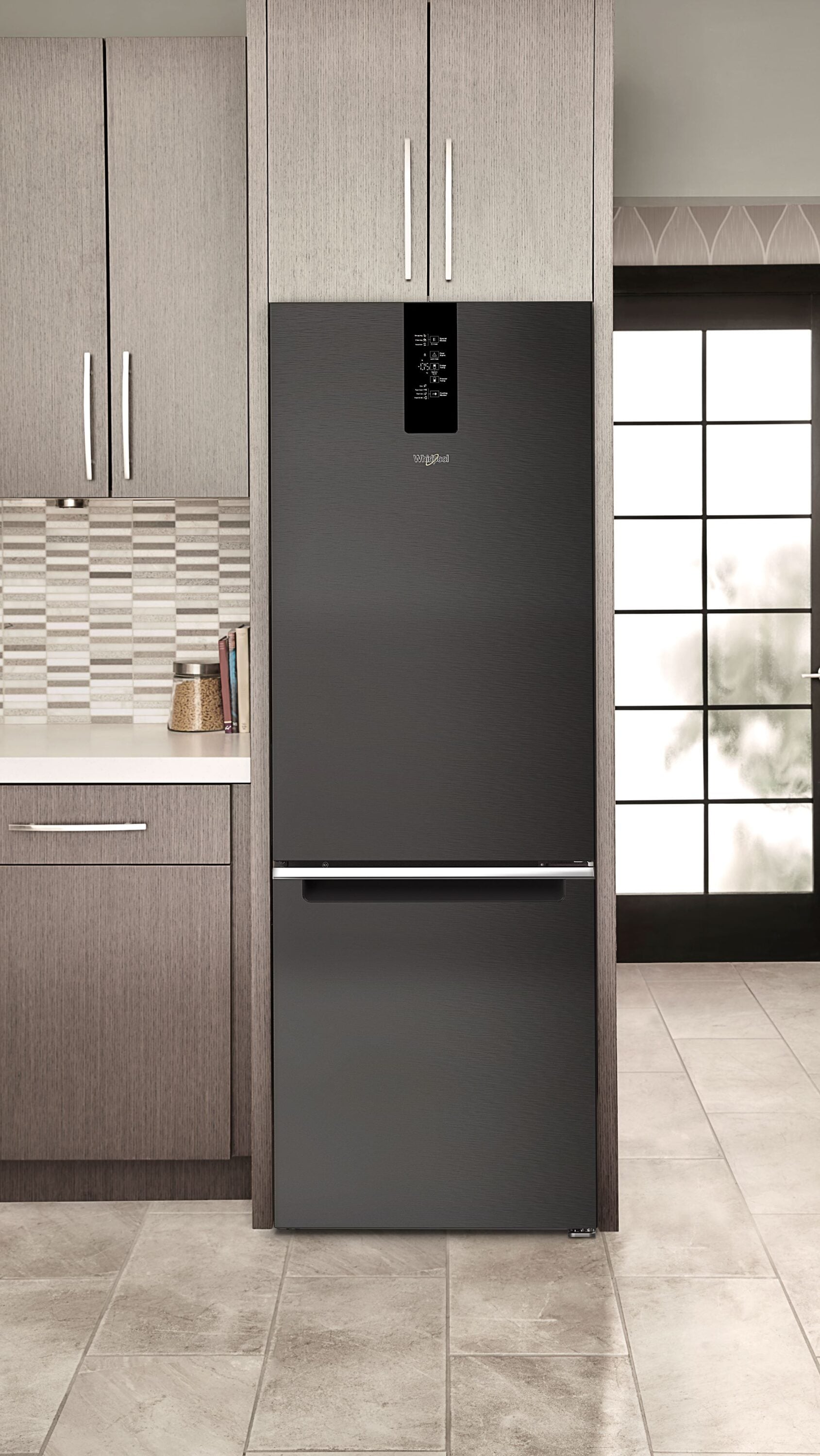 Refrigerador Whirlpool de 12.7 pies cúbicos, con congelador en la parte inferior y fabricador de hielo (Acabado en Acero Inoxidable Negro Resistente a Huellas) Listo para Garaje