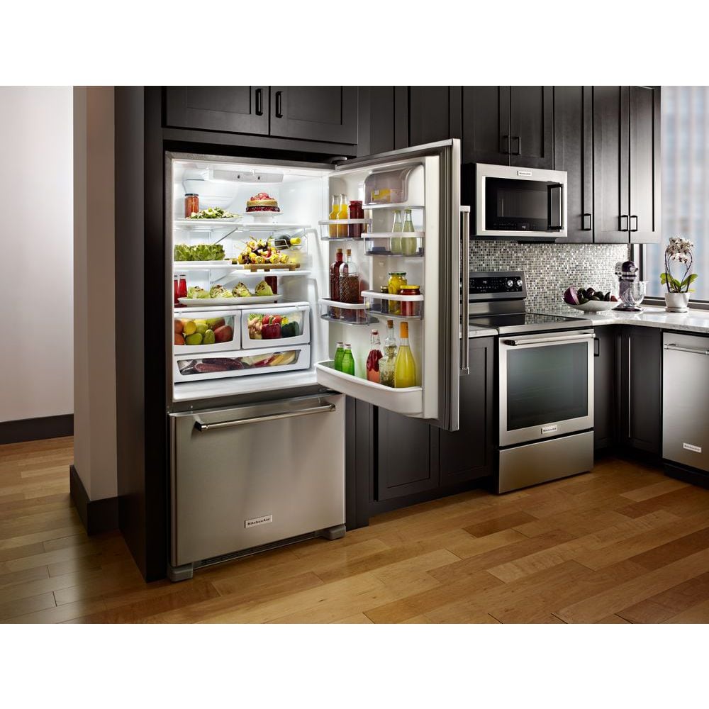 Refrigerador estándar de profunidad con congelador inferior de 22.07 pies cúbicos de KitchenAid con opción de fabricador de hielo (se vende por separado) (Acero inoxidable) Certificación ENERGY STAR KRBR102ESS