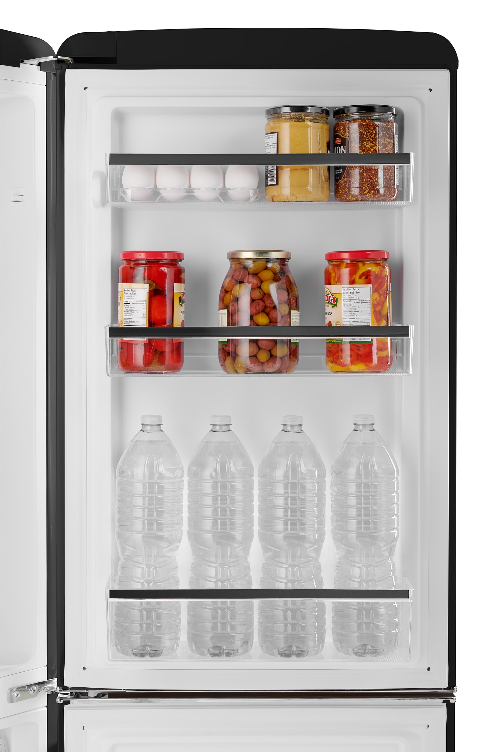 Refrigerador Retro de 7 pies cúbicos con congelador inferior de profundidad estándar en negro medianoche, certificado por ENERGY STAR.
