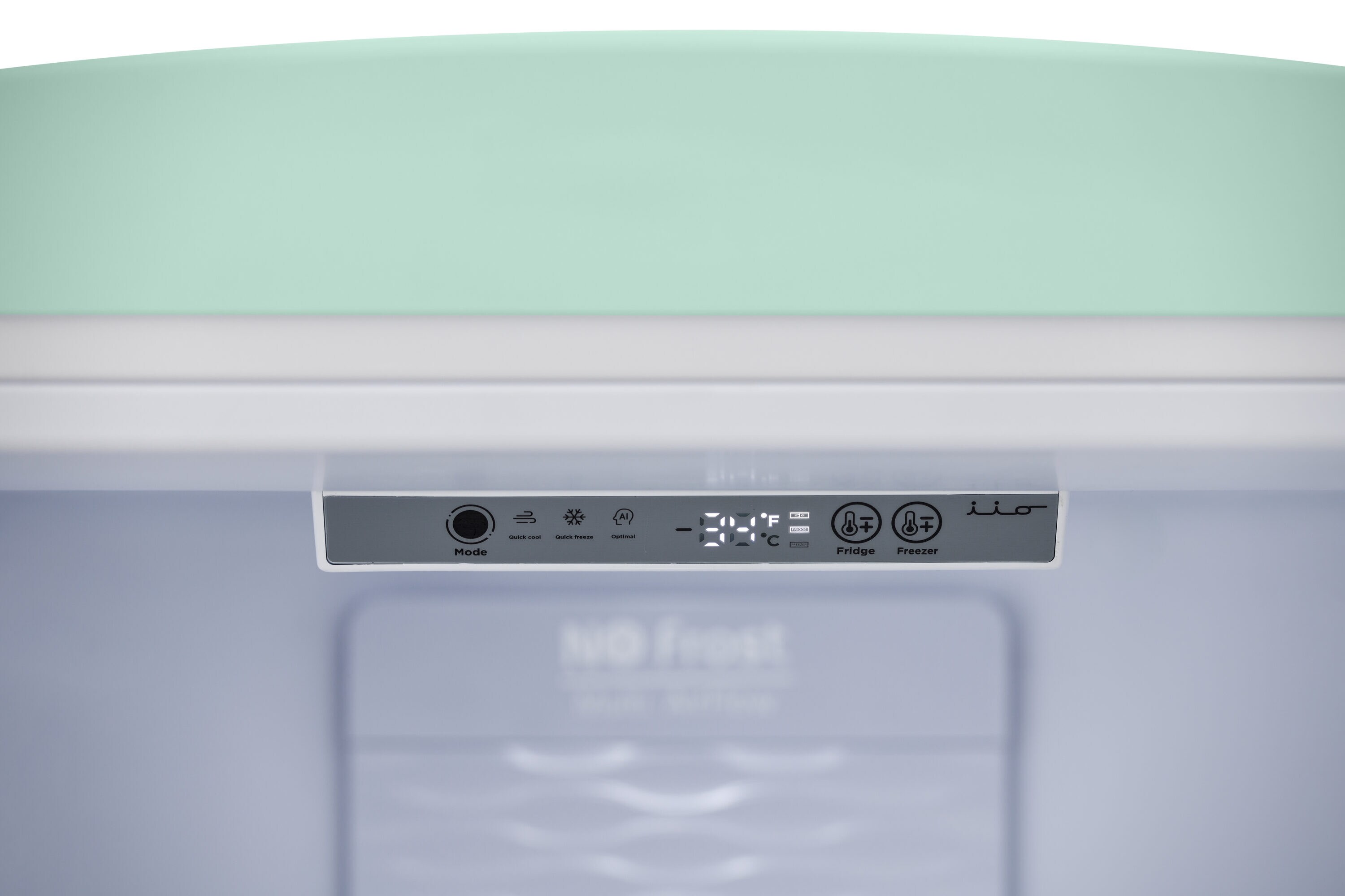 Refrigerador de fondo congelador estándar de 12 pies cúbicos en verde listo para el garaje con certificación ENERGY STAR.