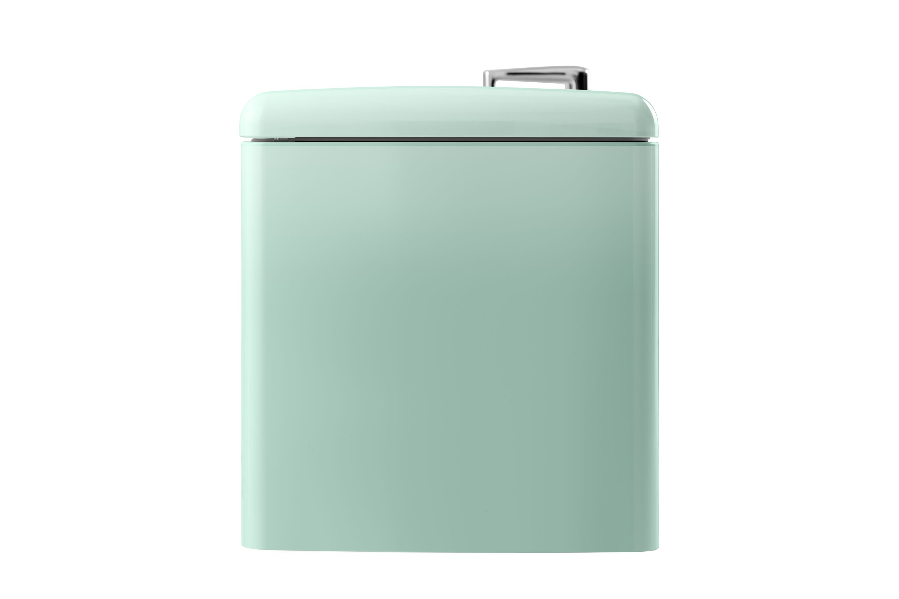 Refrigerador de fondo congelador estándar de 12 pies cúbicos en verde listo para el garaje con certificación ENERGY STAR.