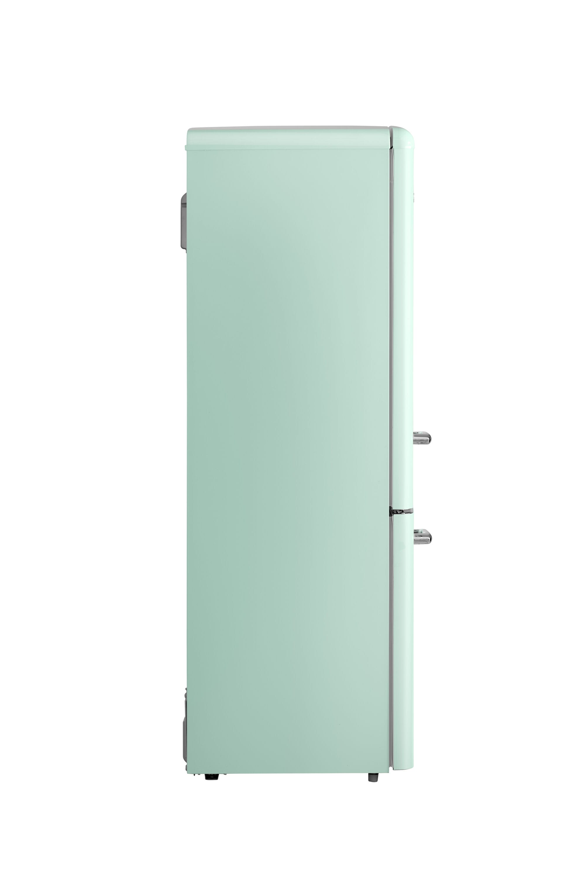 Refrigerador de fondo congelador estándar de 12 pies cúbicos en verde listo para el garaje con certificación ENERGY STAR.