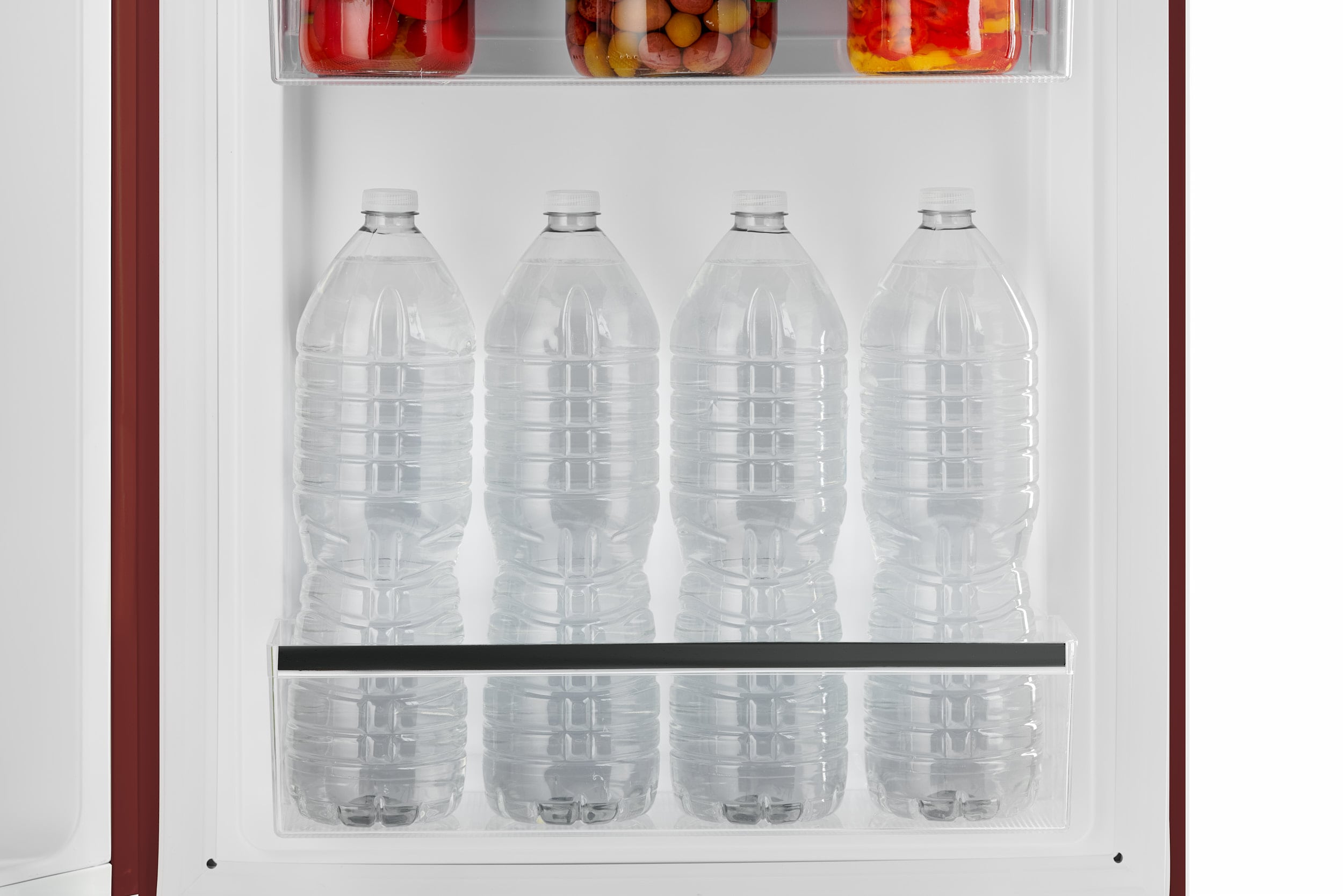Refrigerador Retro FF1 de 7 pies cúbicos con congelador en la parte inferior de profundidad estándar color vino rojo, certificado ENERGY STAR