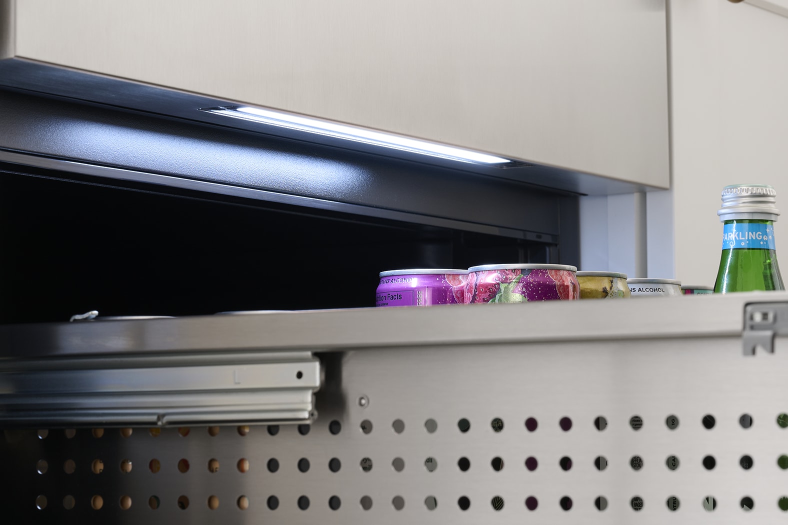 Refrigerador Empotrado de 24 pulgadas y 2 cajones para exteriores de doble zona Zephyr Presrv (Acero Inoxidable)