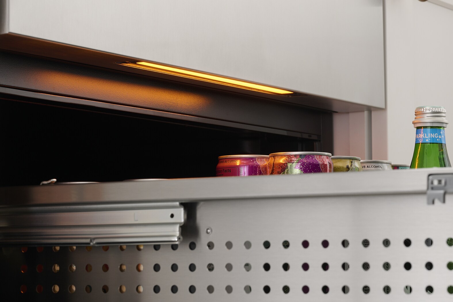 Refrigerador Empotrado de 24 pulgadas y 2 cajones para exteriores de doble zona Zephyr Presrv (Acero Inoxidable)