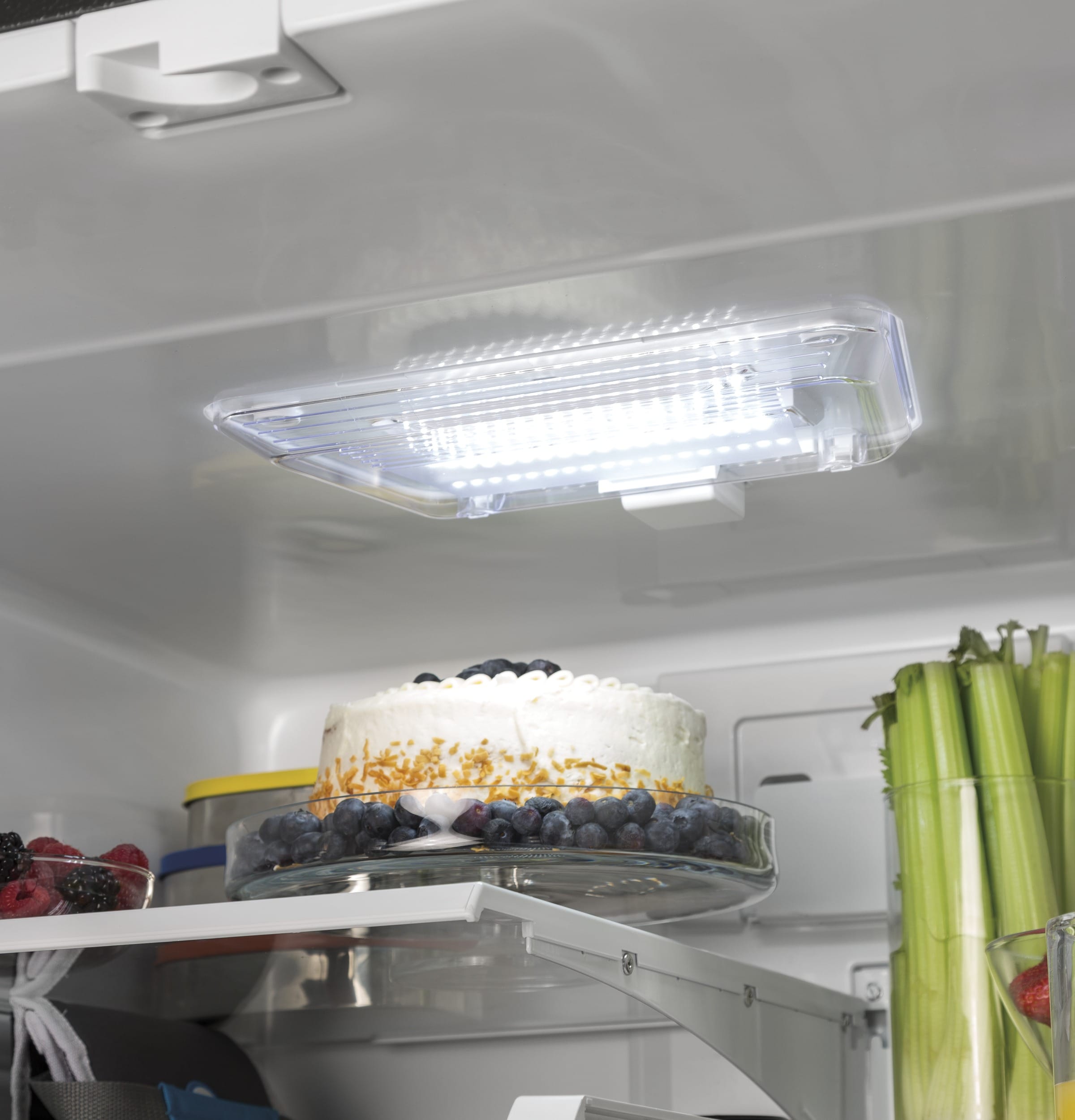 Refrigerador Francés de 3 puertas estándar de 27 pies cúbicos con fabricador de hielo y dispensador de agua (Acero inoxidable) Certified ENERGY STAR de GE