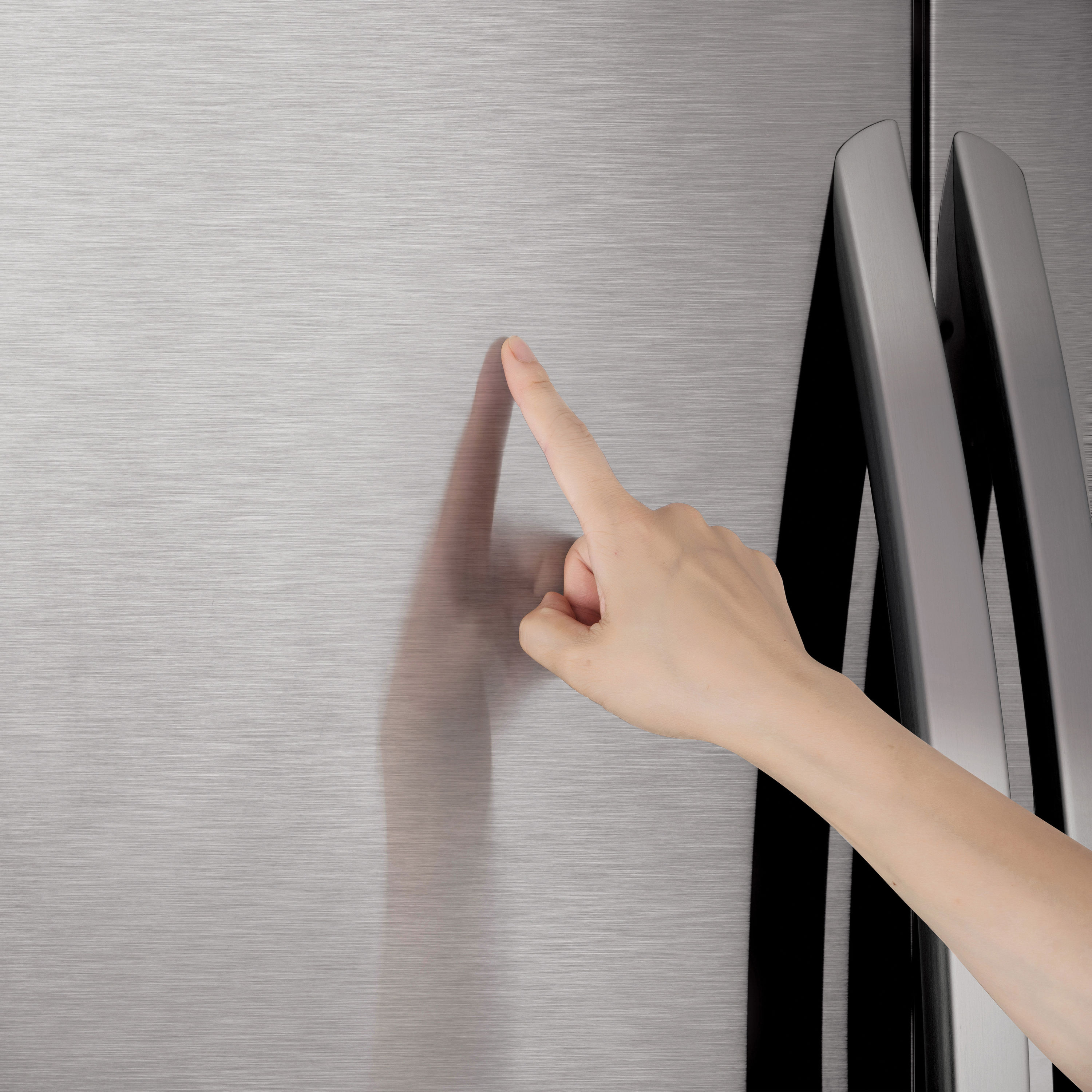 Refrigerador francés de 4 puertas con fabricador doble de hielo y dispensador de agua y hielo - LG con tecnología WiFi inteligente y hielo artesanal de profundidad estándar de 27.8 pies cúbicos con certificación ENERGY STAR (Acero inoxidable a prueba de manchas PrintProof) LRMXS2806S