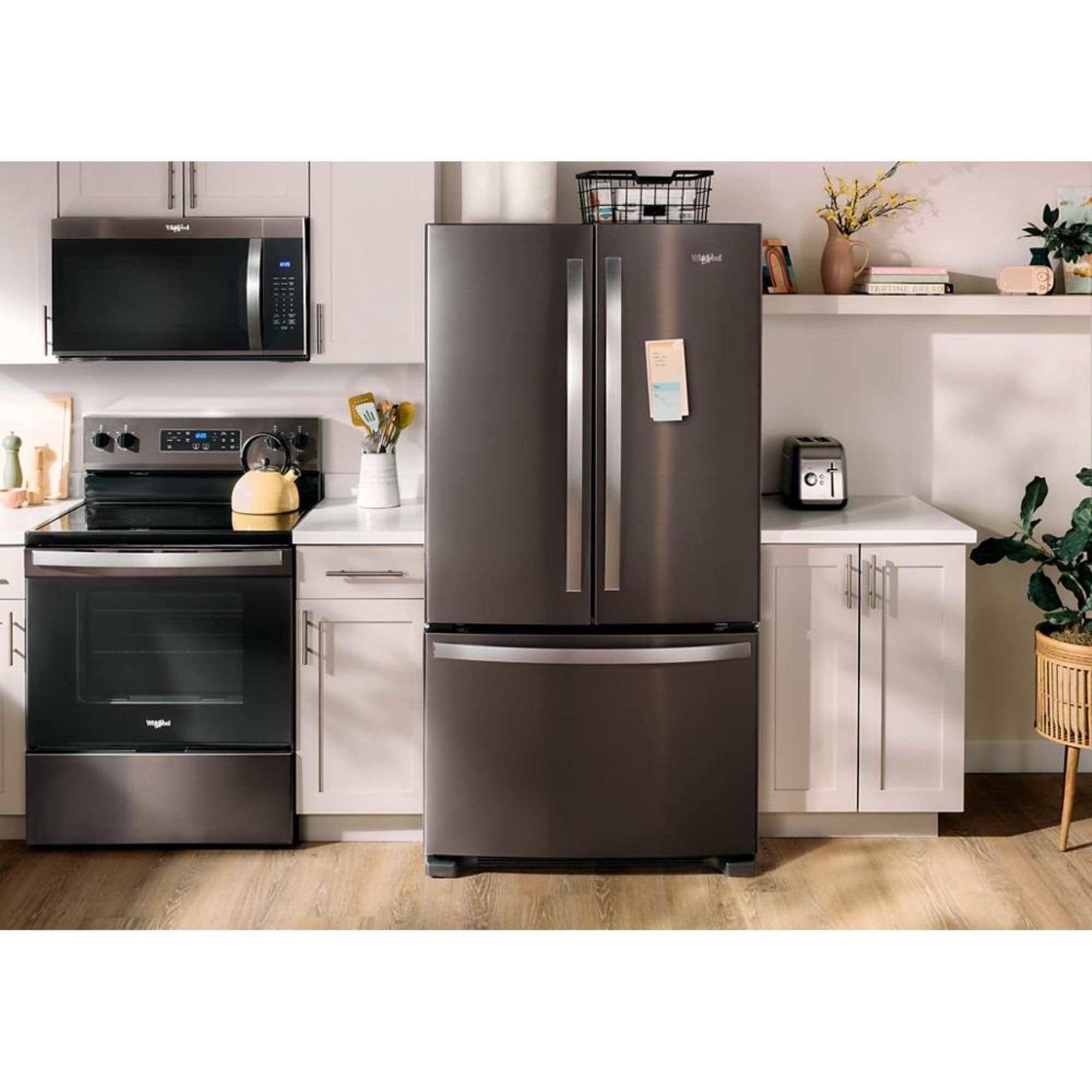 Refrigerador de Puertas Francesas de 3 Puertas con Hielera - Acero Inoxidable Negro Resistente a Huellas - Certificado ENERGY STAR - Whirlpool estándar de 25.2 pies cúbicos de profundidad