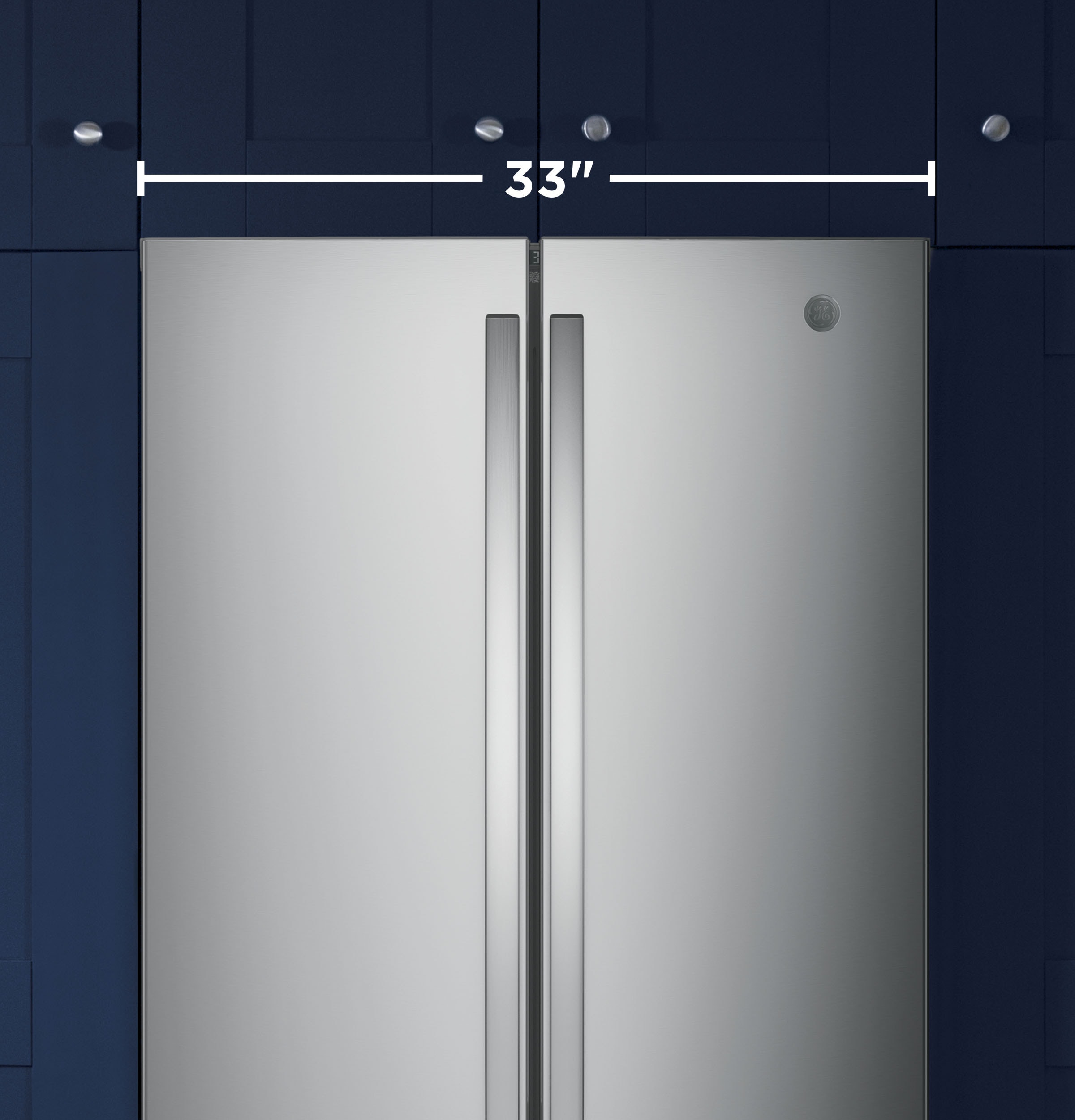 Refrigerador francés de 3 puertas con dispensador de hielo y agua de acero inoxidable, certificado ENERGY STAR de GE con una capacidad estándar de 24.8 pies cúbicos.
