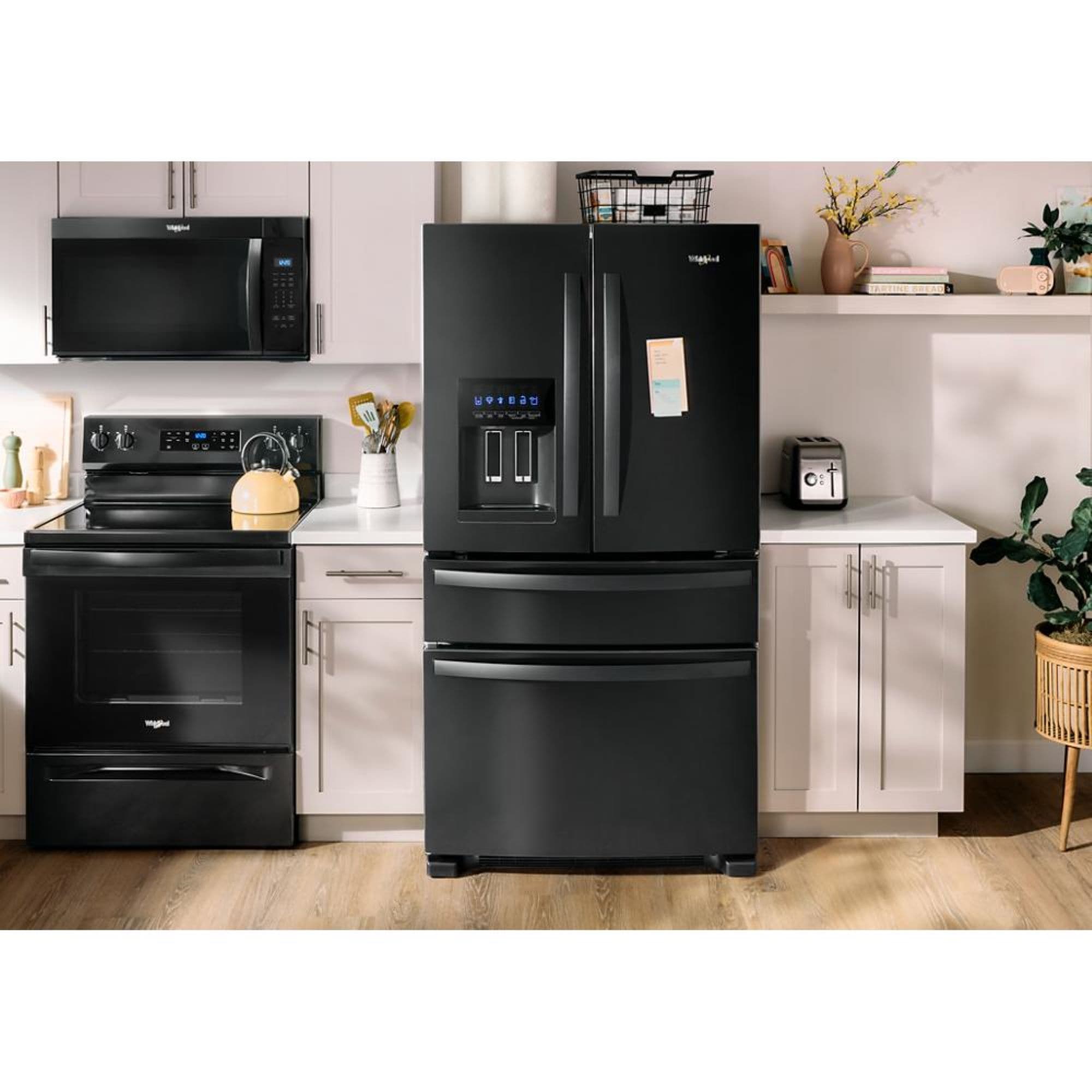 Refrigerador Empotrado de Puertas Francesas de 4 Puertas Whirlpool de 24.5 pies cúbicos de Profundidad Estándar con Fabricador de Hielo, Dispensador de Agua e Hielo (Negro) Certificado ENERGY STAR