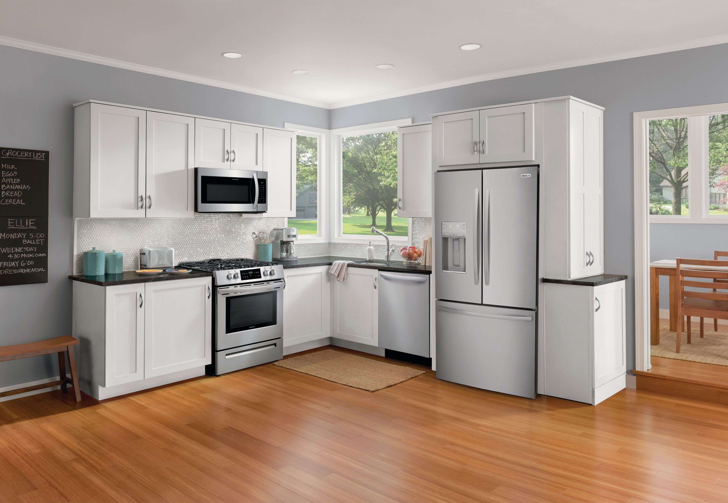 Refrigerador de Puerta Francés de 3 Puertas de 27.8 pies cúbicos de Profundidad Estándar con Fabricador de Hielo, Dispensador de Agua y Hielo (Acero Inoxidable Resistente a Huellas) Certificado ENERGY STAR FRFS282LAF.