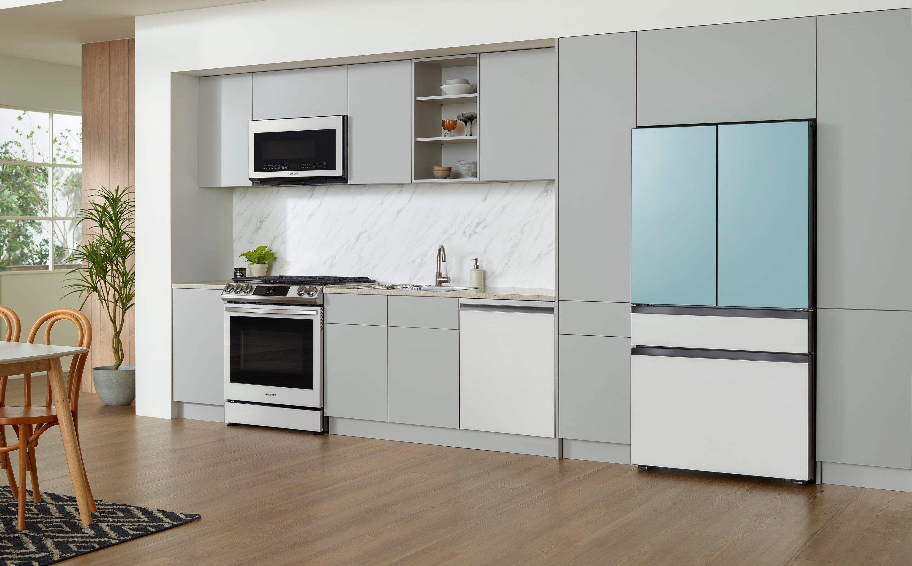 Refrigerador Francés de 4 puertas Samsung Bespoke de 28.8 pies cúbicos de profundidad estándar con doble fabricador de hielo, dispensador de agua y puerta dentro de puerta (Azul Mañanero con Paneles de Vidrio Blanco) Certificado ENERGY STAR RF29BB86004M