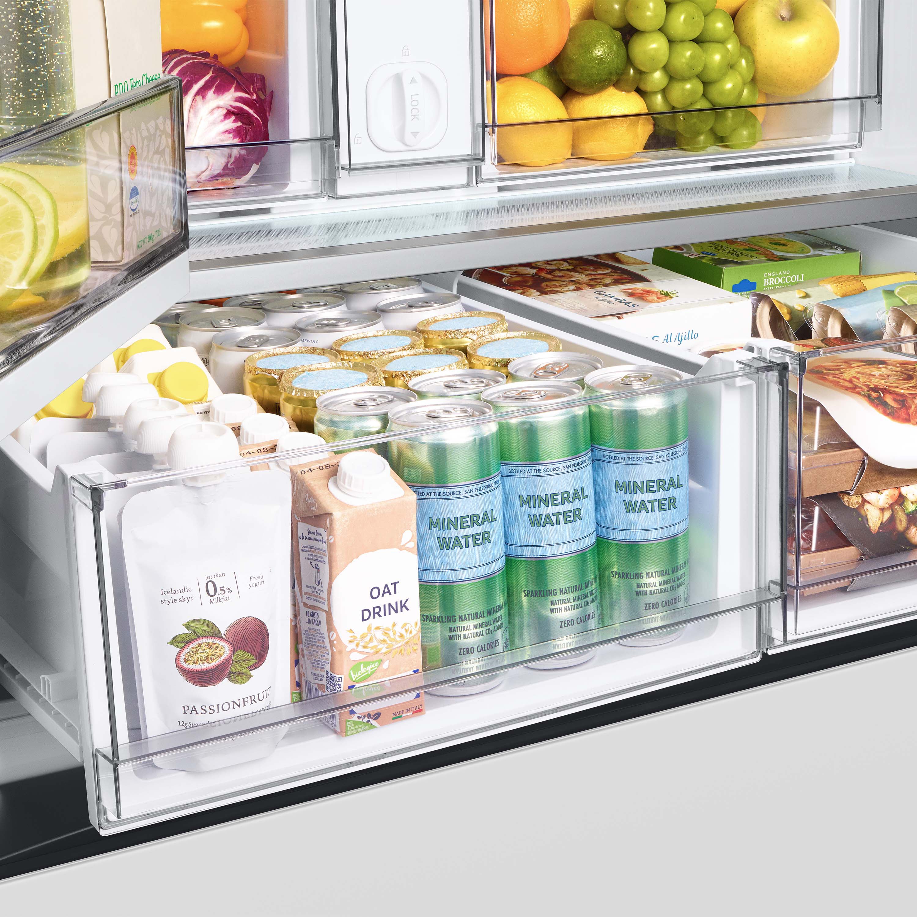 Refrigerador francés Samsung Bespoke de 30.1 pies cúbicos de profundidad estándar con 3 puertas inteligentes, fabricador doble de hielo con dispensador de agua y puerta dentro de puerta (paneles se venden por separado) certificado ENERGY STAR RF30BB6600AP