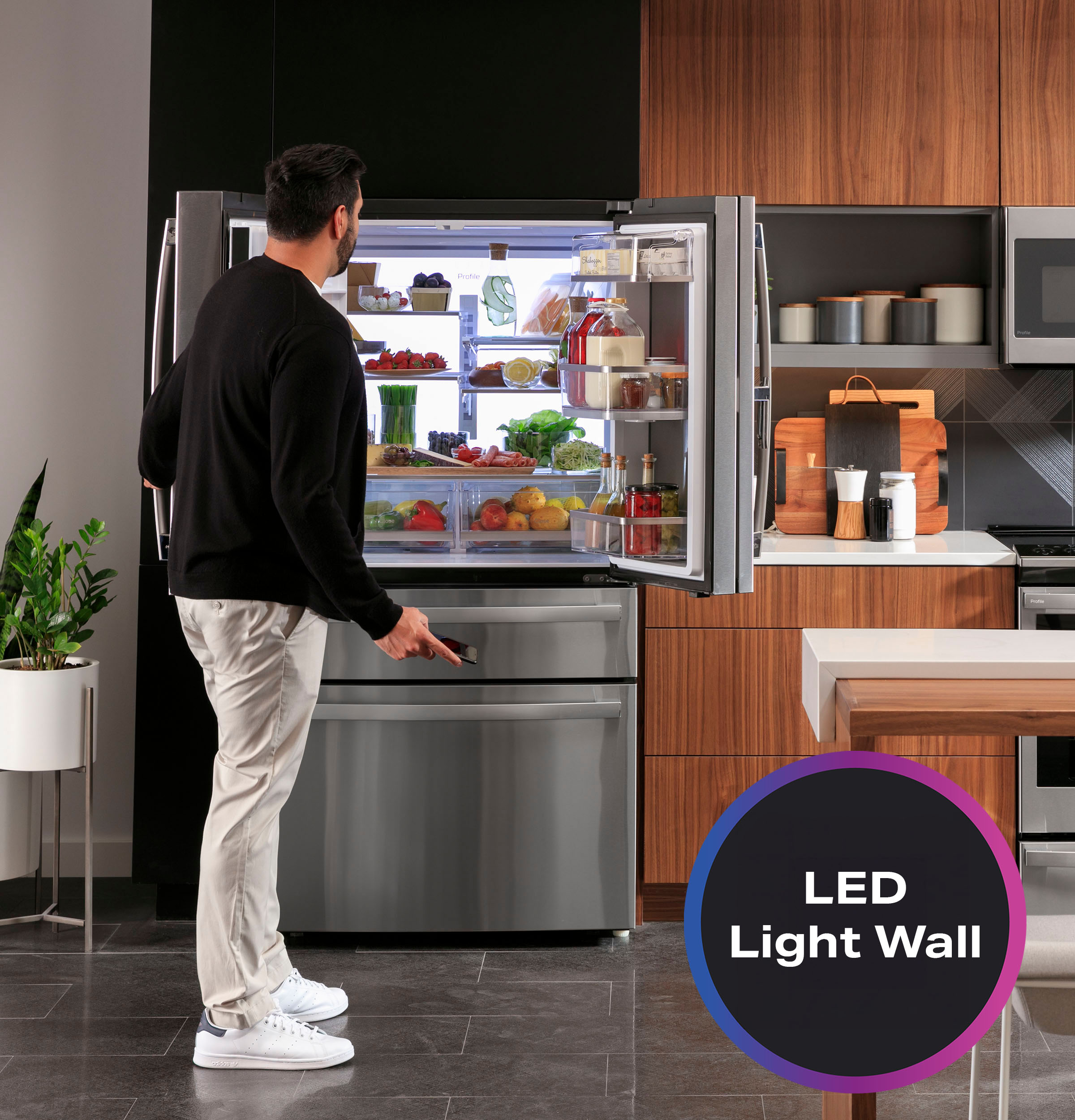 Refrigerador francés de puerta triple GE Profile de profundidad estándar de 27.9 pies cúbicos con fabricador de hielo, dispensador de agua y hielo y puerta dentro de puerta (acero inoxidable) Certificación ENERGY STAR.