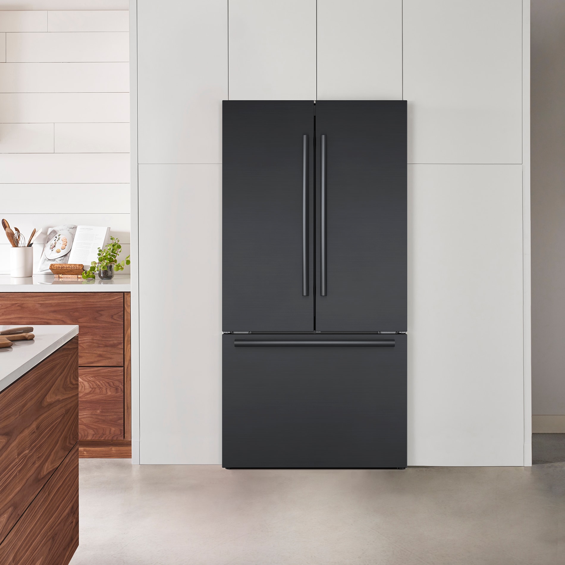 Refrigerador de puerta francesa de 3 puertas Bosch Serie 800 de 21 pies cúbicos de profundidad de mostrador con fabricador de hielo y dispensador de agua (Acero inoxidable negro) Certificado ENERGY STAR B36CT80SNB