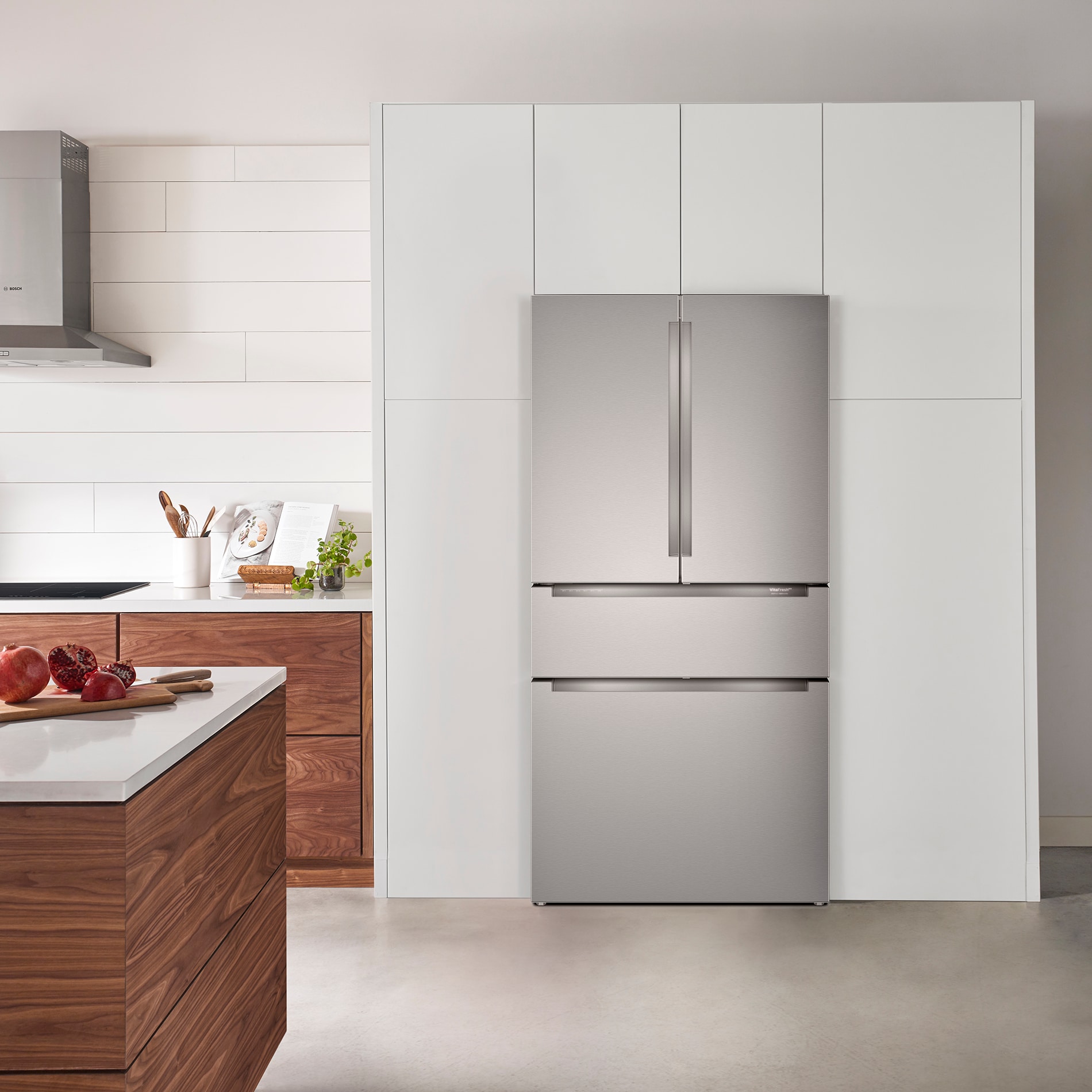 Refrigerador Francés de 4 puertas de profundidad de mostrador Bosch Serie 800 de 21 pies cúbicos con fabricador de hielo y dispensador de agua (acero inoxidable) Certificado ENERGY STAR B36CL80ENS