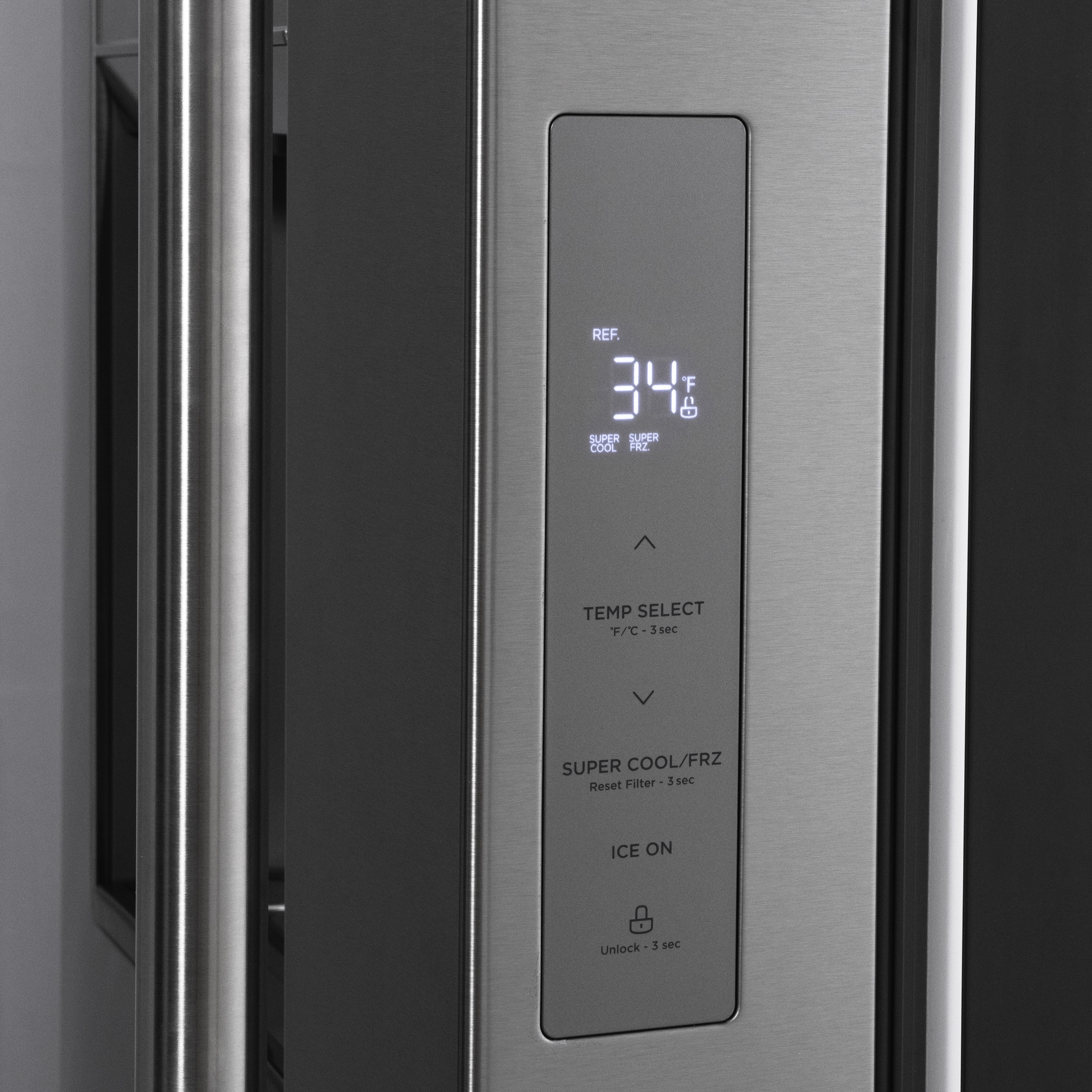 Refrigerador de puertas francesas de 3 puertas con doble fabricador de hielo y dispensador de agua y hielo (Acero inoxidable con mango de acero inoxidable) ENERGY STAR Certificado de ZLINE KITCHEN & BATH Profundidad estándar de 28.9 pies cúbicos RSM-W-36