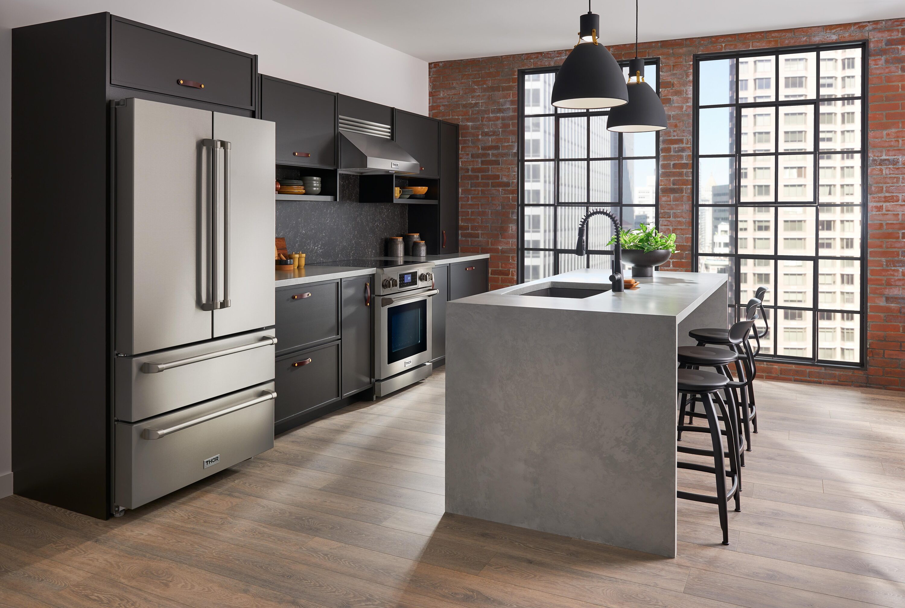 Refrigerador Francés de 4 puertas Thor Kitchen Counter-Depth de 22.5 pies cúbicos con dispensador de hielo (acero inoxidable) Certificado ENERGY STAR TRF3602