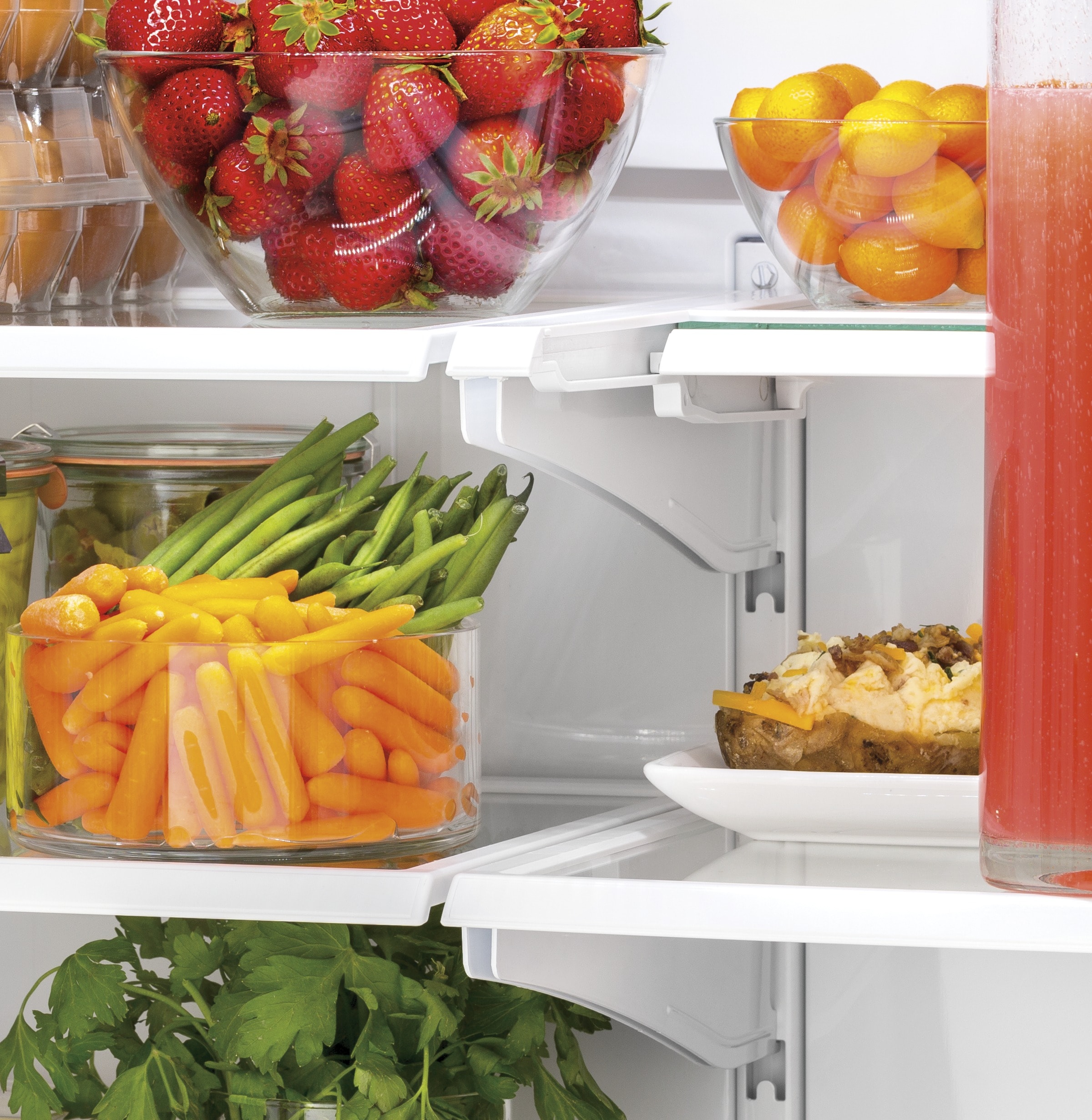 Refrigerador francés de 3 puertas GE de 18.6 pies cúbicos de profundidad de mostrador con fabricador de hielo y dispensador de agua (Gris pizarra) con certificación ENERGY STAR GWE19JMLES